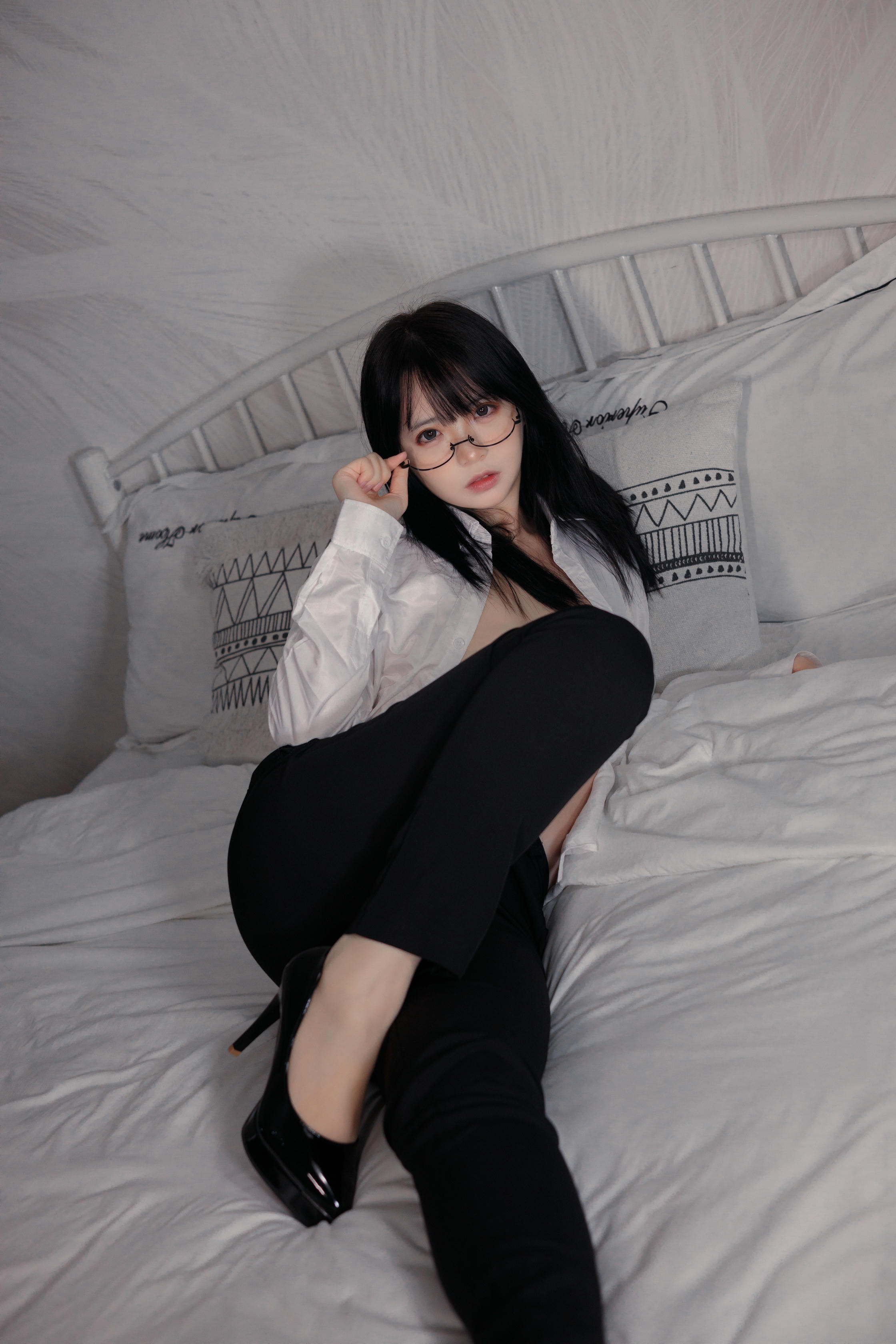 疯猫ss NO.153 白色情人节福袋 肉丝ol [40P 662MB]_第1集