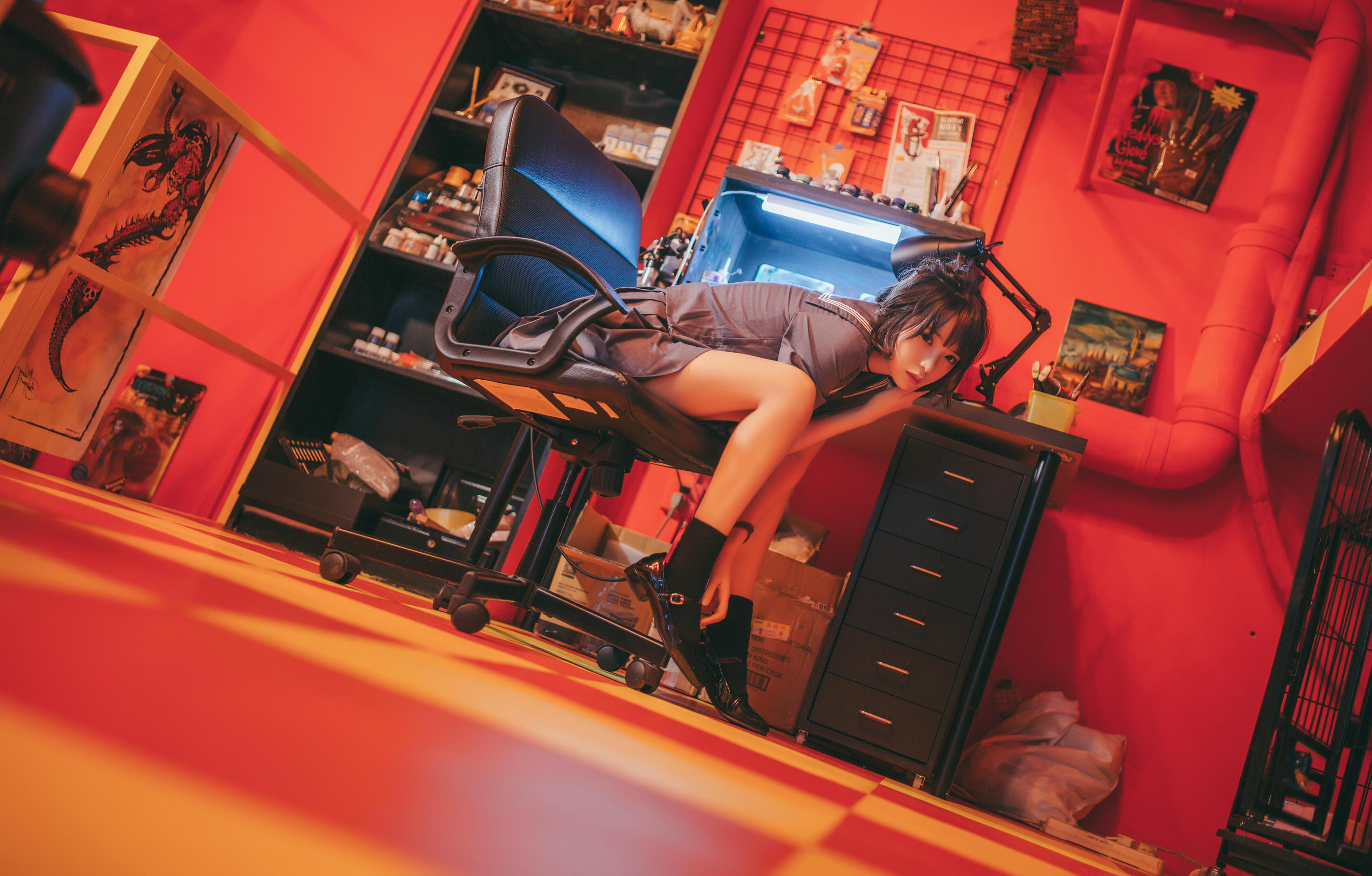 疯猫ss NO.004 被囚禁的少女 [44P-483MB]_第1集