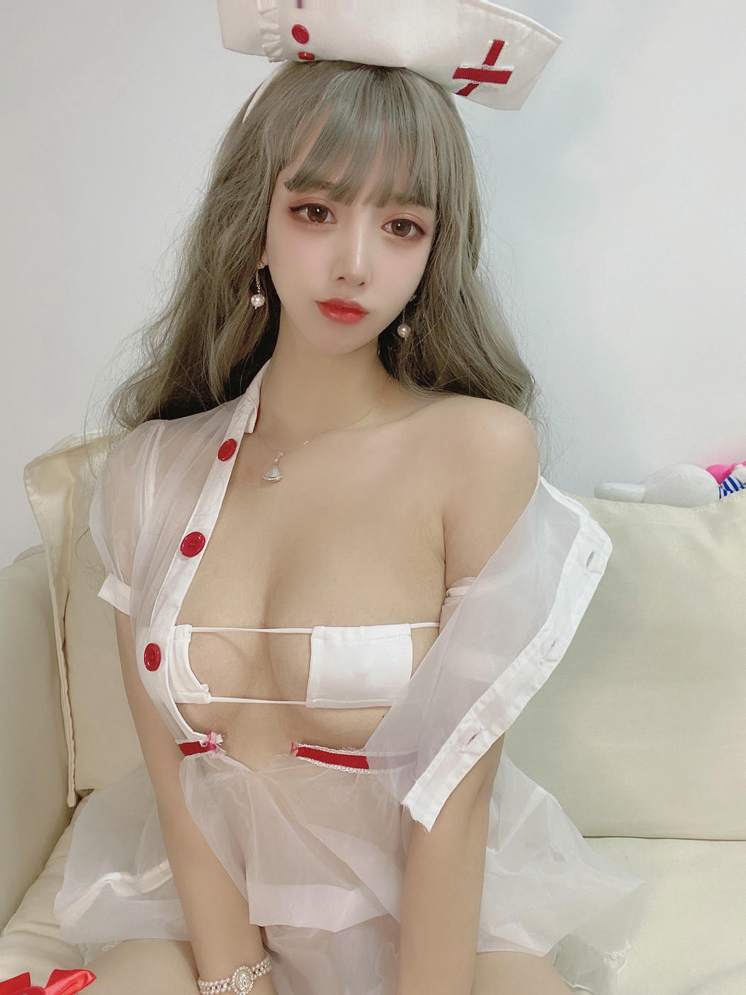 过期米线线喵 NO.105 兔子护士 [39P1V-216MB]_第2集