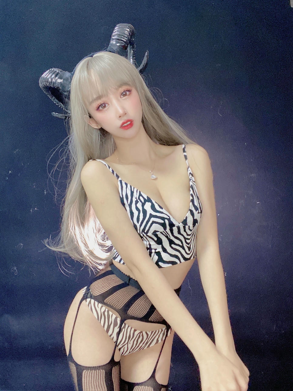 过期米线线喵 NO.110 新年限定魅魔 [40P1V-272MB]_第1集