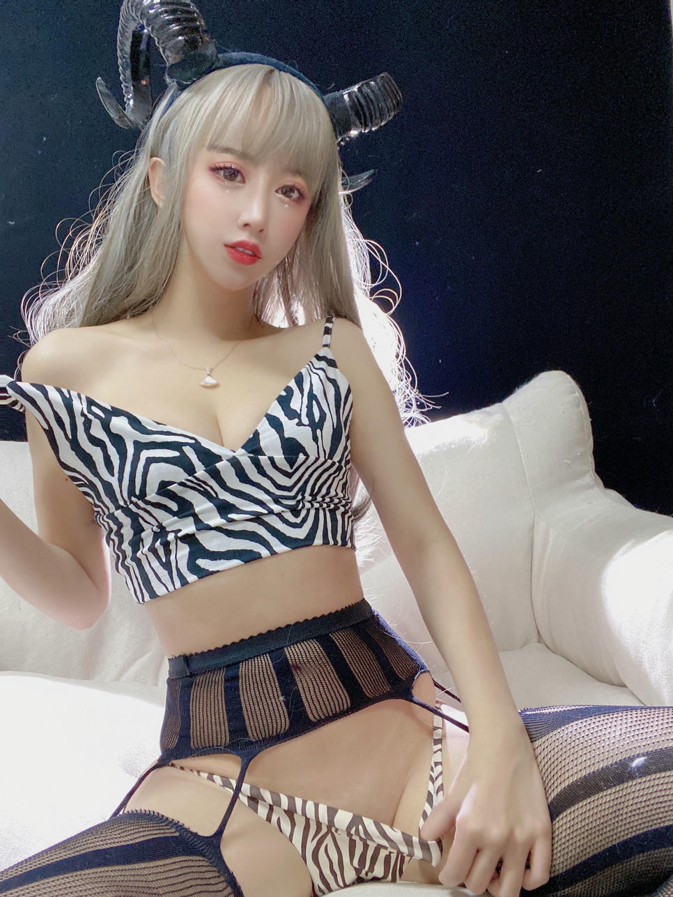 过期米线线喵 NO.110 新年限定魅魔 [40P1V-272MB]_第1集