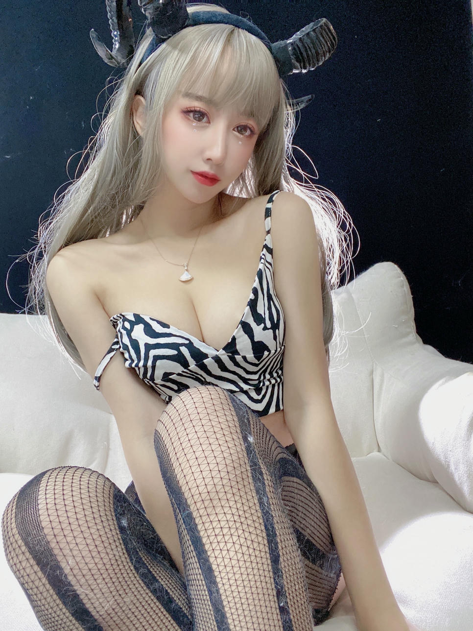 过期米线线喵 NO.110 新年限定魅魔 [40P1V-272MB]_第1集