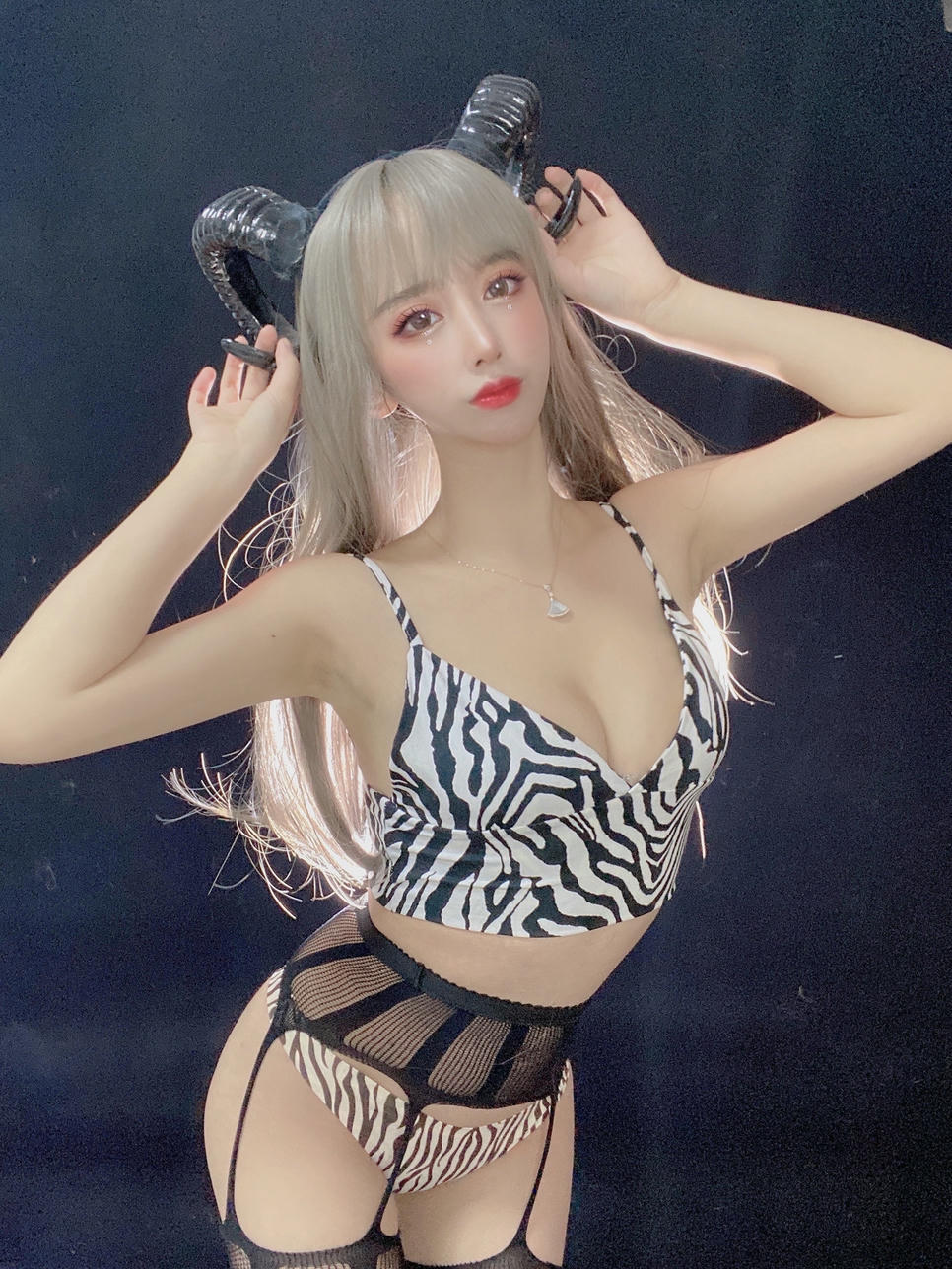 过期米线线喵 NO.110 新年限定魅魔 [40P1V-272MB]_第1集