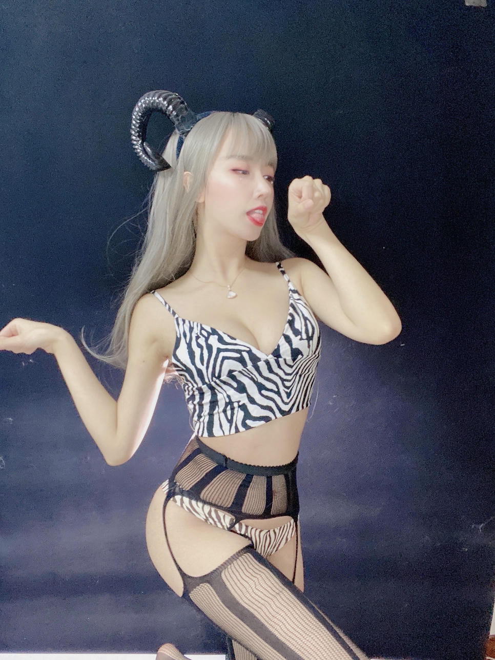 过期米线线喵 NO.110 新年限定魅魔 [40P1V-272MB]_第1集