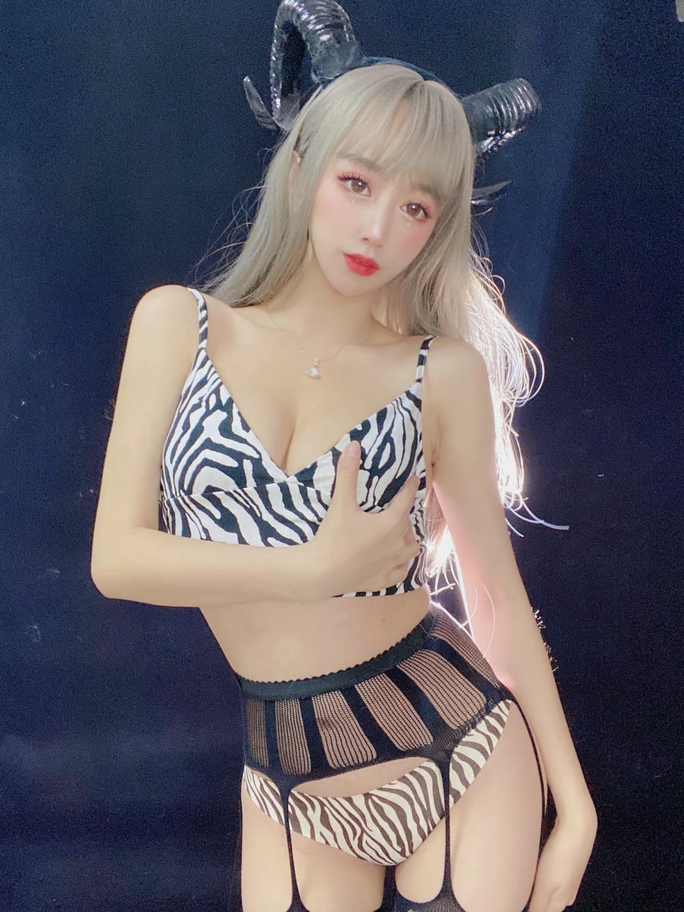 过期米线线喵 NO.110 新年限定魅魔 [40P1V-272MB]_第1集