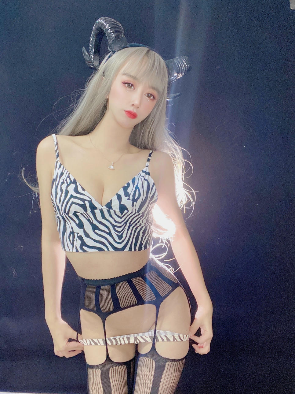 过期米线线喵 NO.110 新年限定魅魔 [40P1V-272MB]_第1集