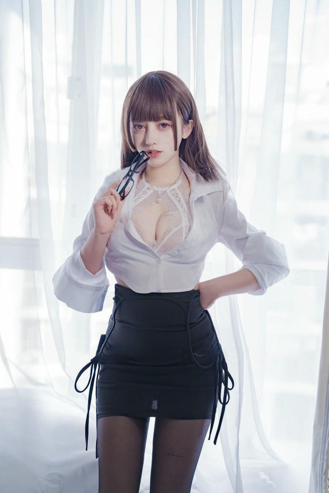 过期米线线喵 NO.132 小秘书 [37P 30M]_第1集