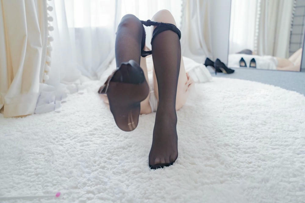 过期米线线喵 NO.132 小秘书 [37P 30M]_第1集