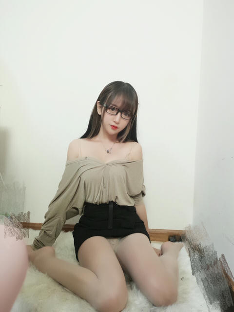 过期米线线喵 NO.030 肉色丝袜 [7P-21MB]_第1集