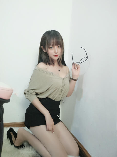 过期米线线喵 NO.030 肉色丝袜 [7P-21MB]_第1集