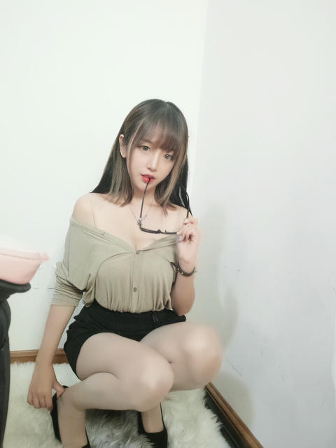 过期米线线喵 NO.030 肉色丝袜 [7P-21MB]_第1集