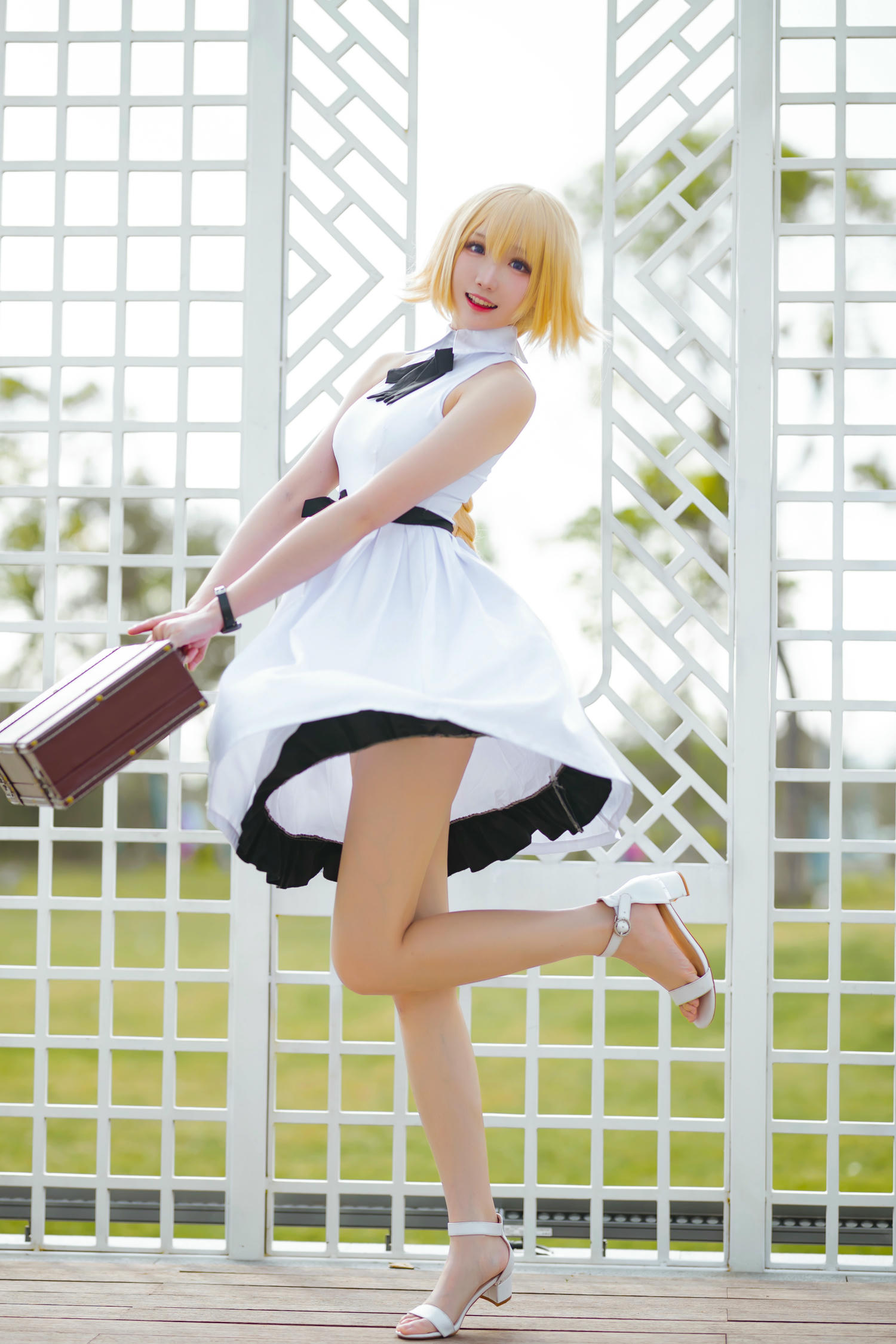 瓜希酱 NO.022 贞德三周年白裙德_第1集