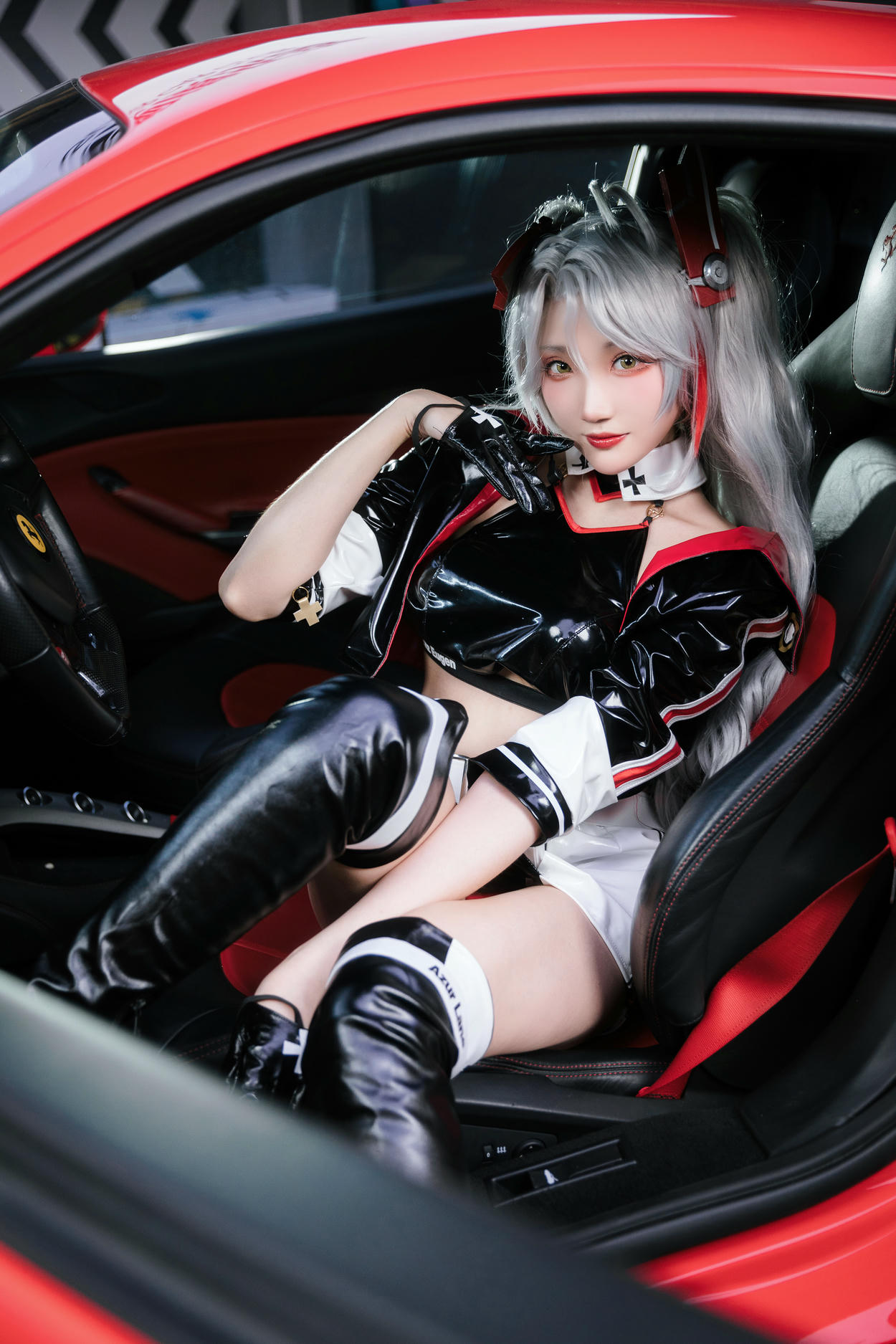 瓜希酱 NO.082 &Momoko葵葵 碧蓝航线 欧根&企业 赛车女郎 [58P-277MB]_第1集