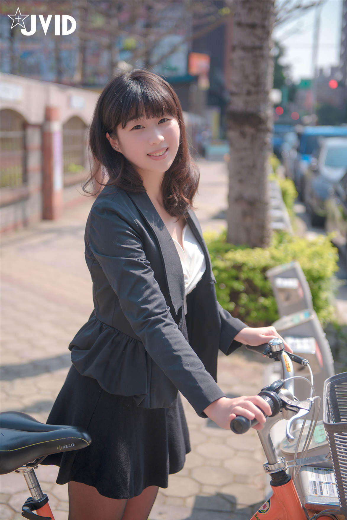 JVID NO.800 公司公交車站接待員 [93P+1V／617MB]_第1集