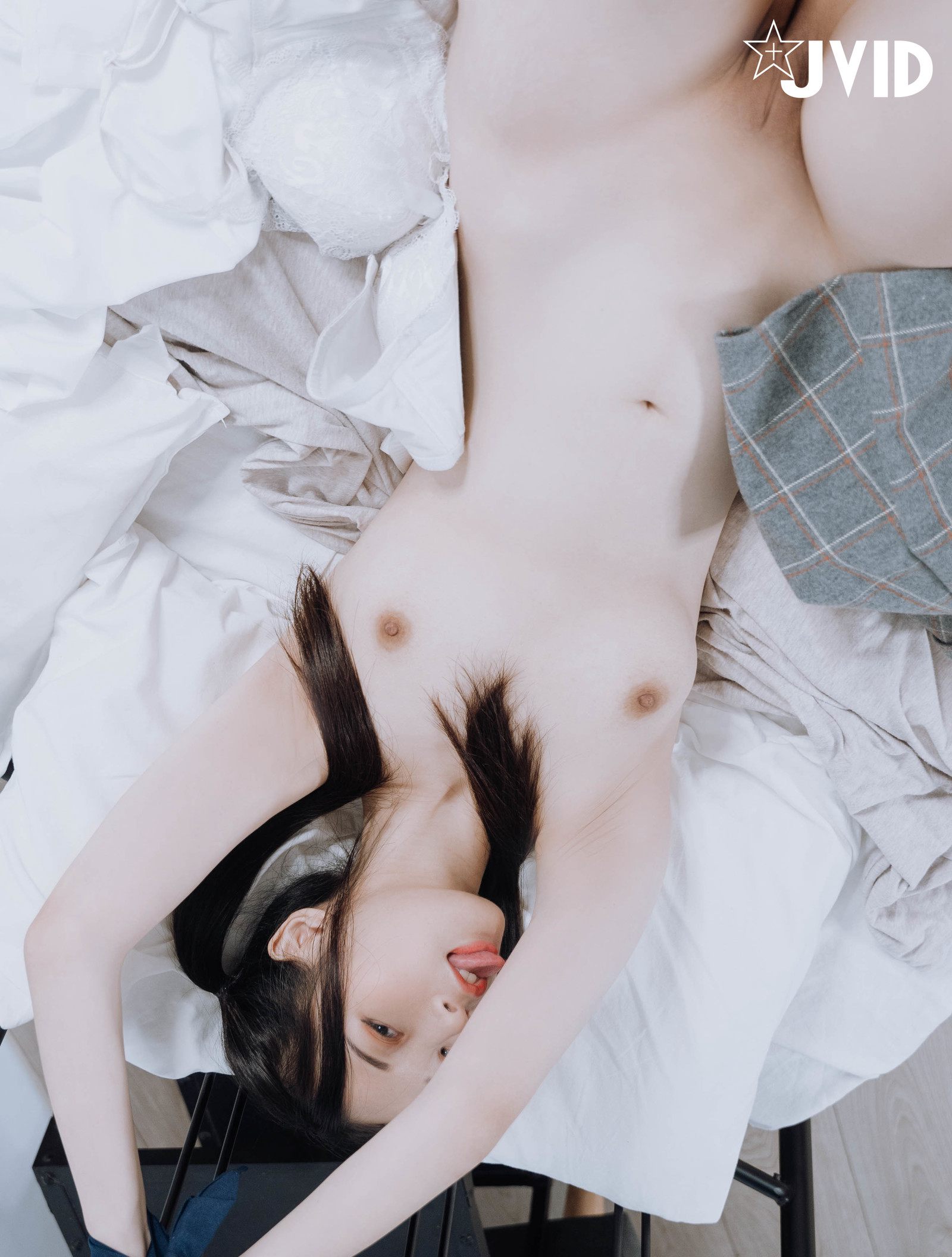 JVID 绝品双马尾女孩想在学长的胯下依偎四点全露 132P1V_第6集
