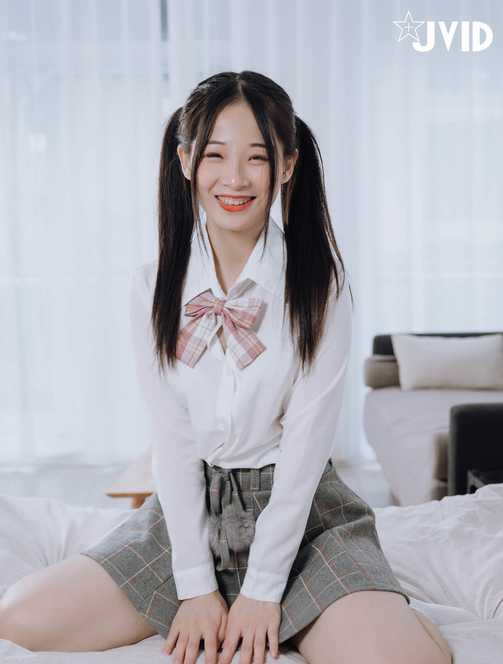 JVID 绝品双马尾女孩想在学长的胯下依偎四点全露 132P1V_第2集