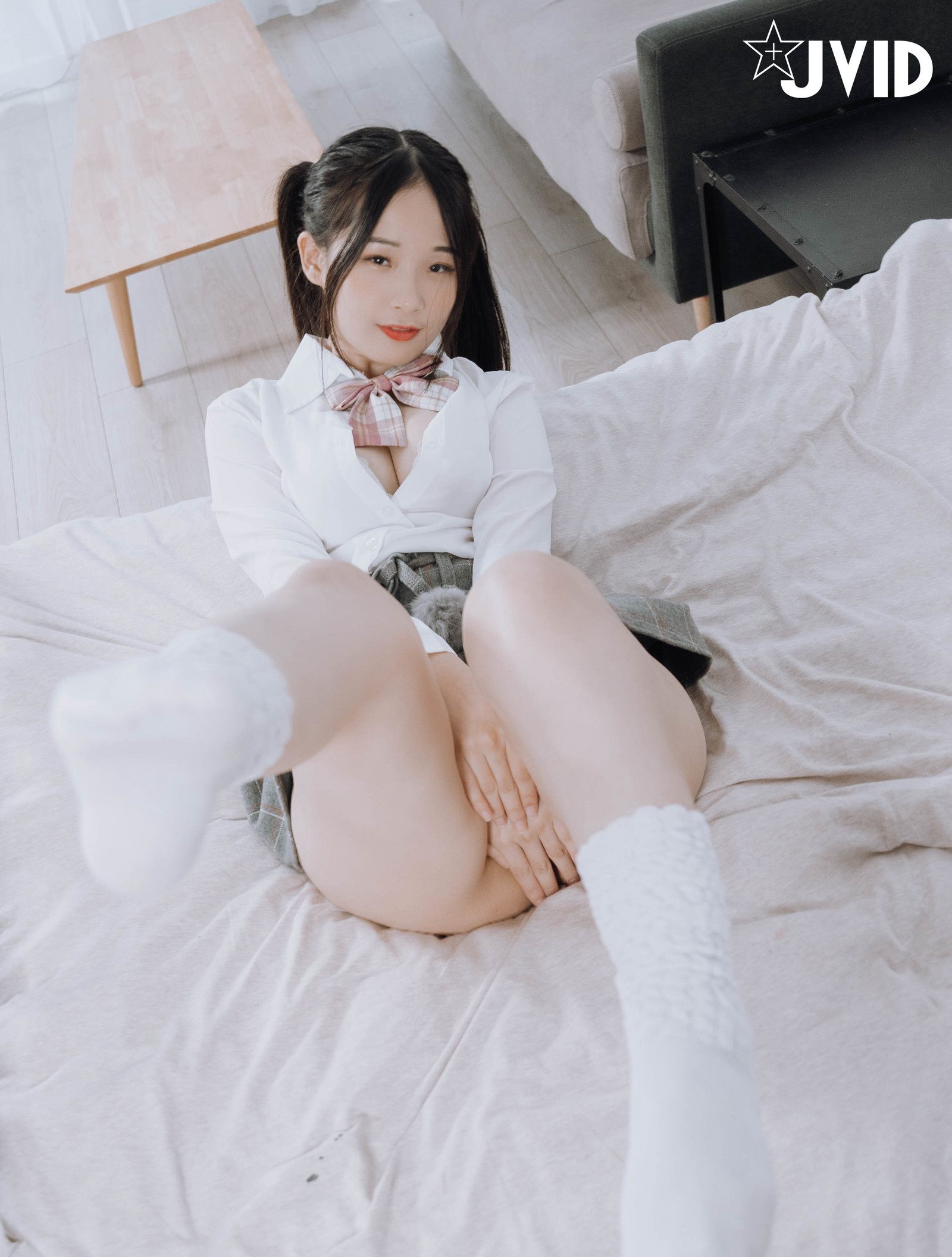 JVID 绝品双马尾女孩想在学长的胯下依偎四点全露 132P1V_第2集