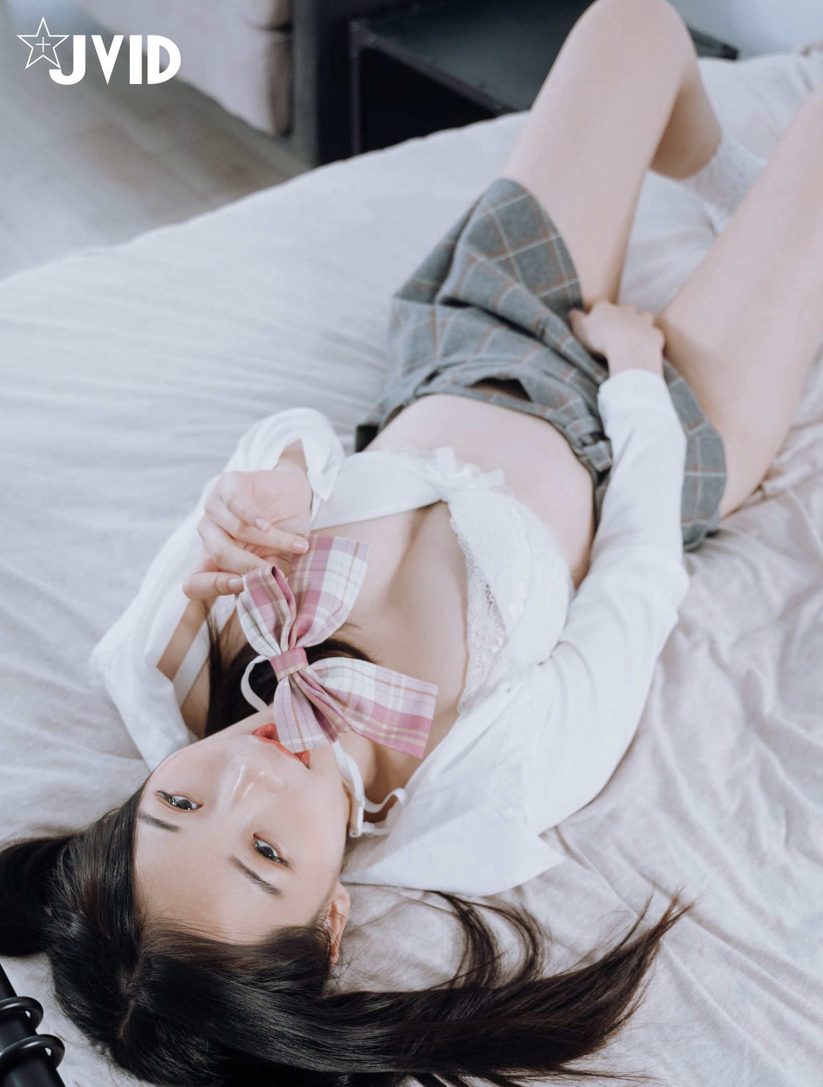 JVID 绝品双马尾女孩想在学长的胯下依偎四点全露 132P1V_第2集