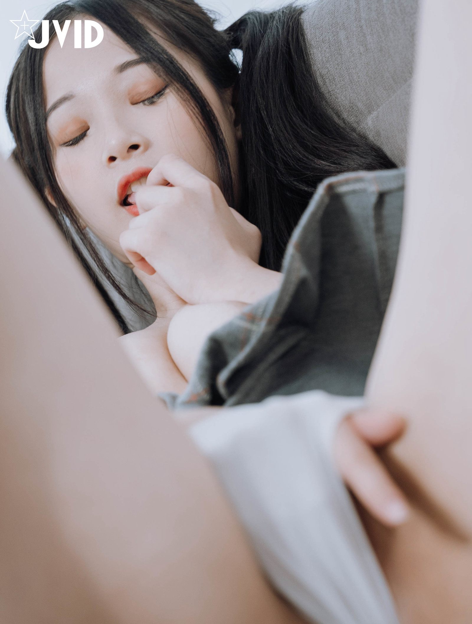 JVID 绝品双马尾女孩想在学长的胯下依偎四点全露 132P1V_第3集