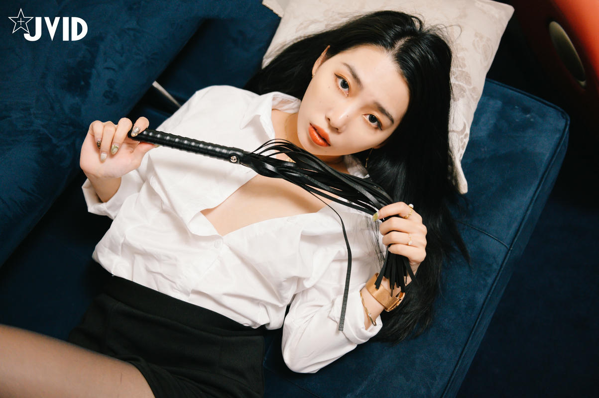 JVID顶级大尺〗绝美OL教师下课后制服诱惑全解锁全裸禁欲情爱释放漂亮美乳 76P1V_第1集