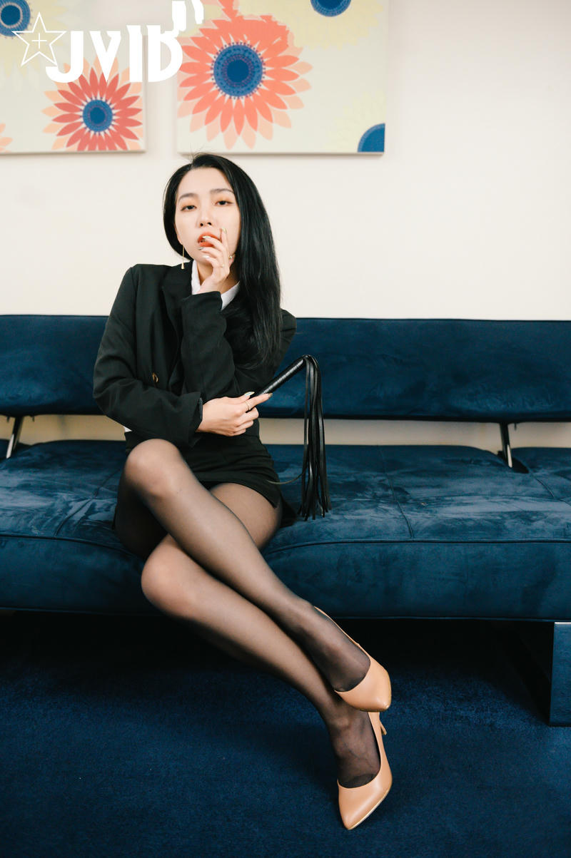 JVID顶级大尺〗绝美OL教师下课后制服诱惑全解锁全裸禁欲情爱释放漂亮美乳 76P1V_第2集