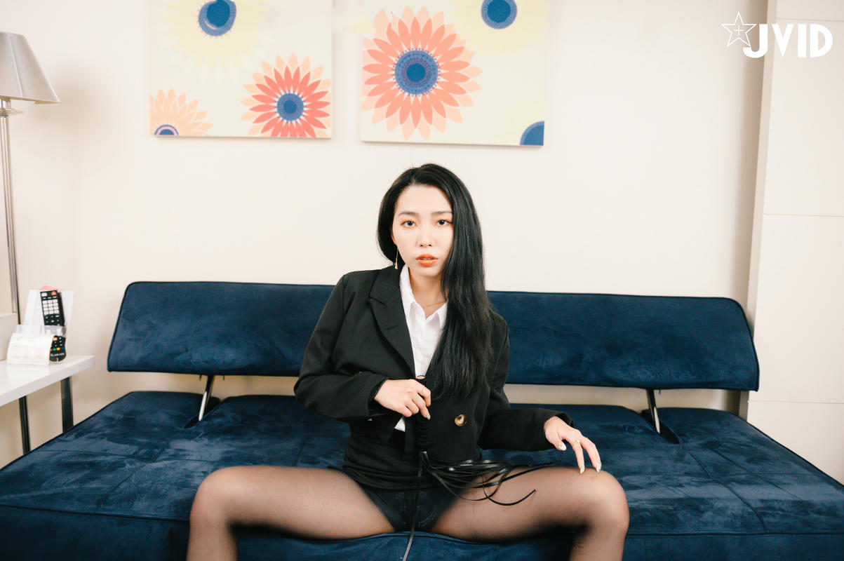 JVID顶级大尺〗绝美OL教师下课后制服诱惑全解锁全裸禁欲情爱释放漂亮美乳 76P1V_第1集