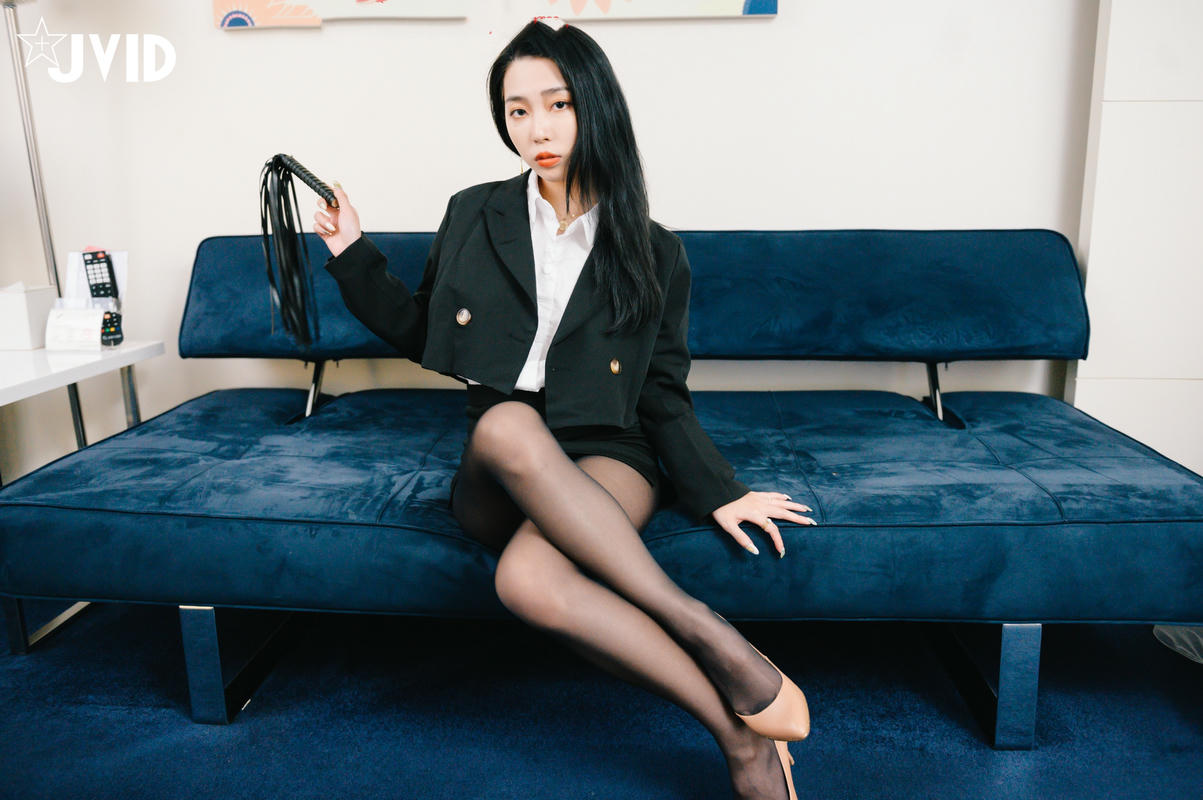 JVID顶级大尺〗绝美OL教师下课后制服诱惑全解锁全裸禁欲情爱释放漂亮美乳 76P1V_第3集