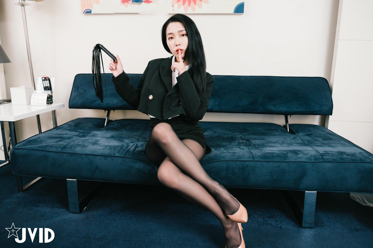 JVID顶级大尺〗绝美OL教师下课后制服诱惑全解锁全裸禁欲情爱释放漂亮美乳 76P1V_第4集