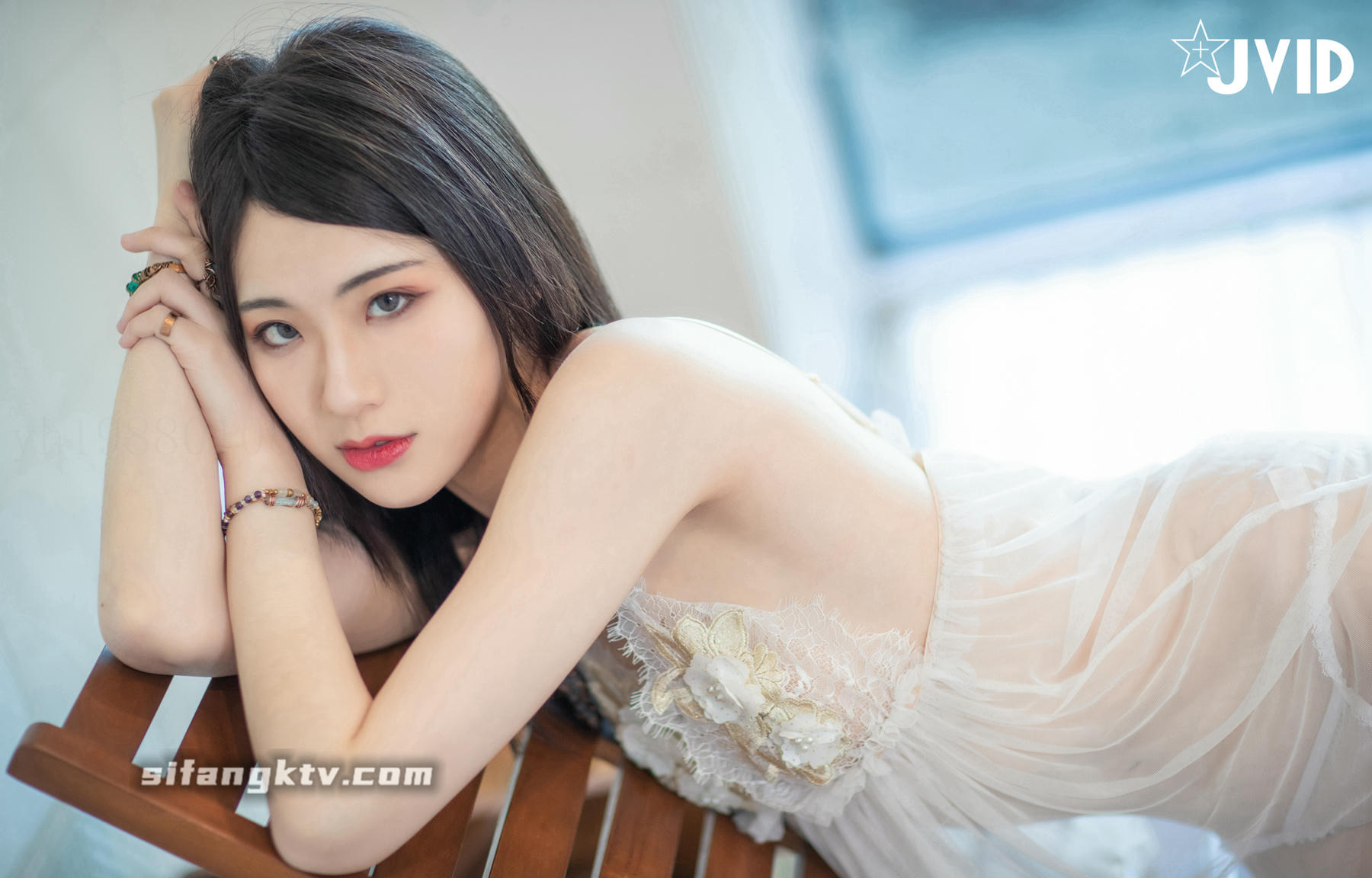 年终大回馈-女神尤妆妆私宅公开邀你共浴共眠 98P1V_第16集