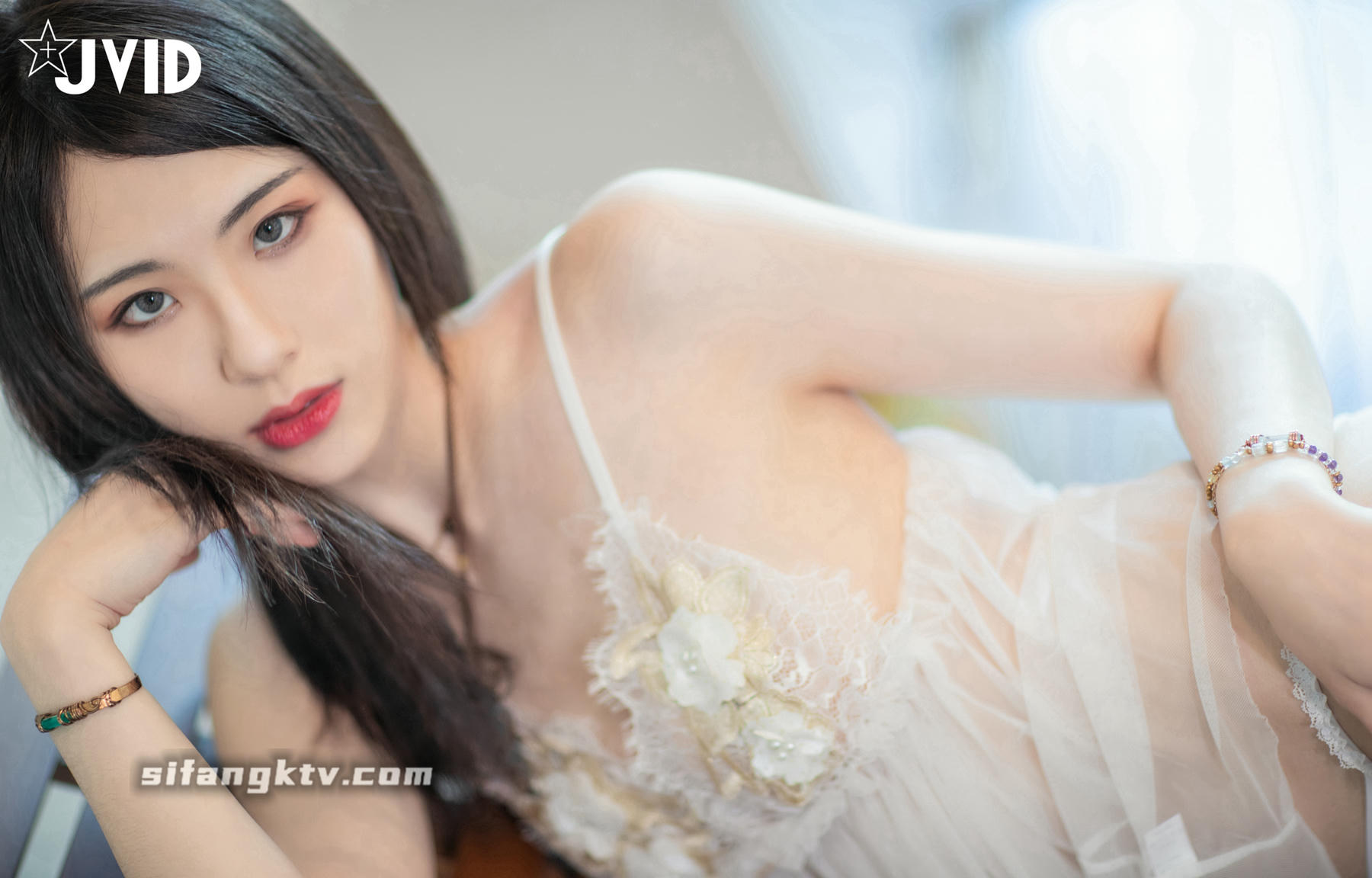 年终大回馈-女神尤妆妆私宅公开邀你共浴共眠 98P1V_第20集