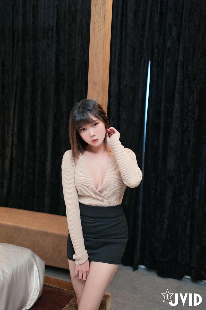 最新JVID绝美性感女秘书▌斑比 ▌初次束缚羞耻M字腿完美角度视觉盛宴，粗大阳具凌辱强制高潮【水印】_第2集