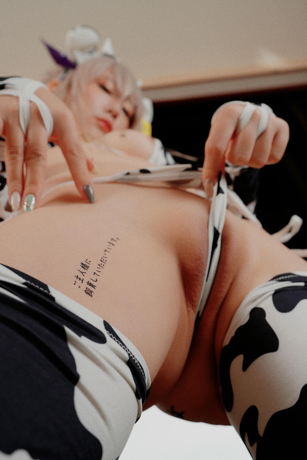 林檎蜜纪Cosplayer-HERESYNO.028 りんごみつき妄想セクションvol_1.9_いいなりすけべ村温泉・デカ尻デカパイ_下乳上にスケベ令呪で牛コス＆メイドを着せて好き放題しちゃう(略) [170P9V-735MB]_第8集