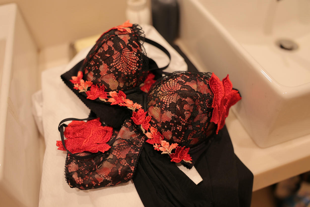 日本coser-193iKkyu3-いくみ NO.037 iKkyu3(いくみ) いくみ先輩とまさかの相部屋宿泊 [234P 243MB]_第6集