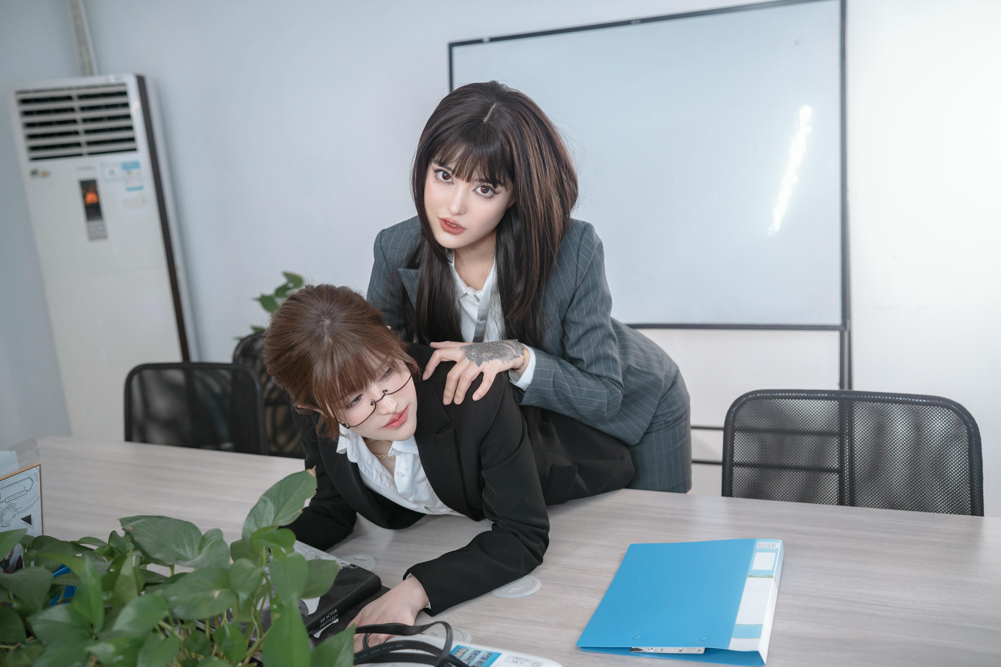 鹿八岁 NO.013 女上司和女下属 [70P 3V1.01G]-双人百合_第2集