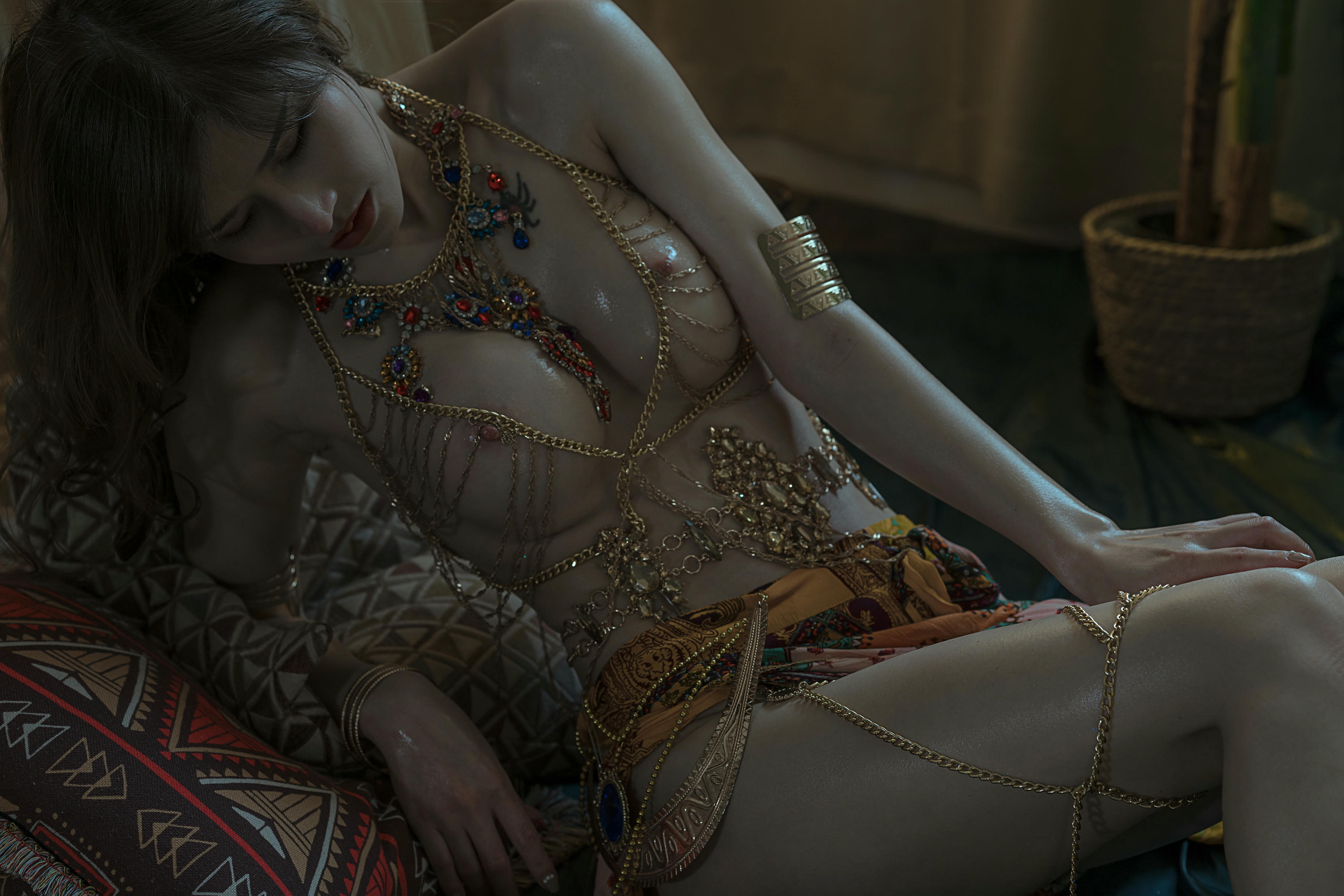 鹿八岁 NO.002 异域少女 [43P 402MB]_第1集