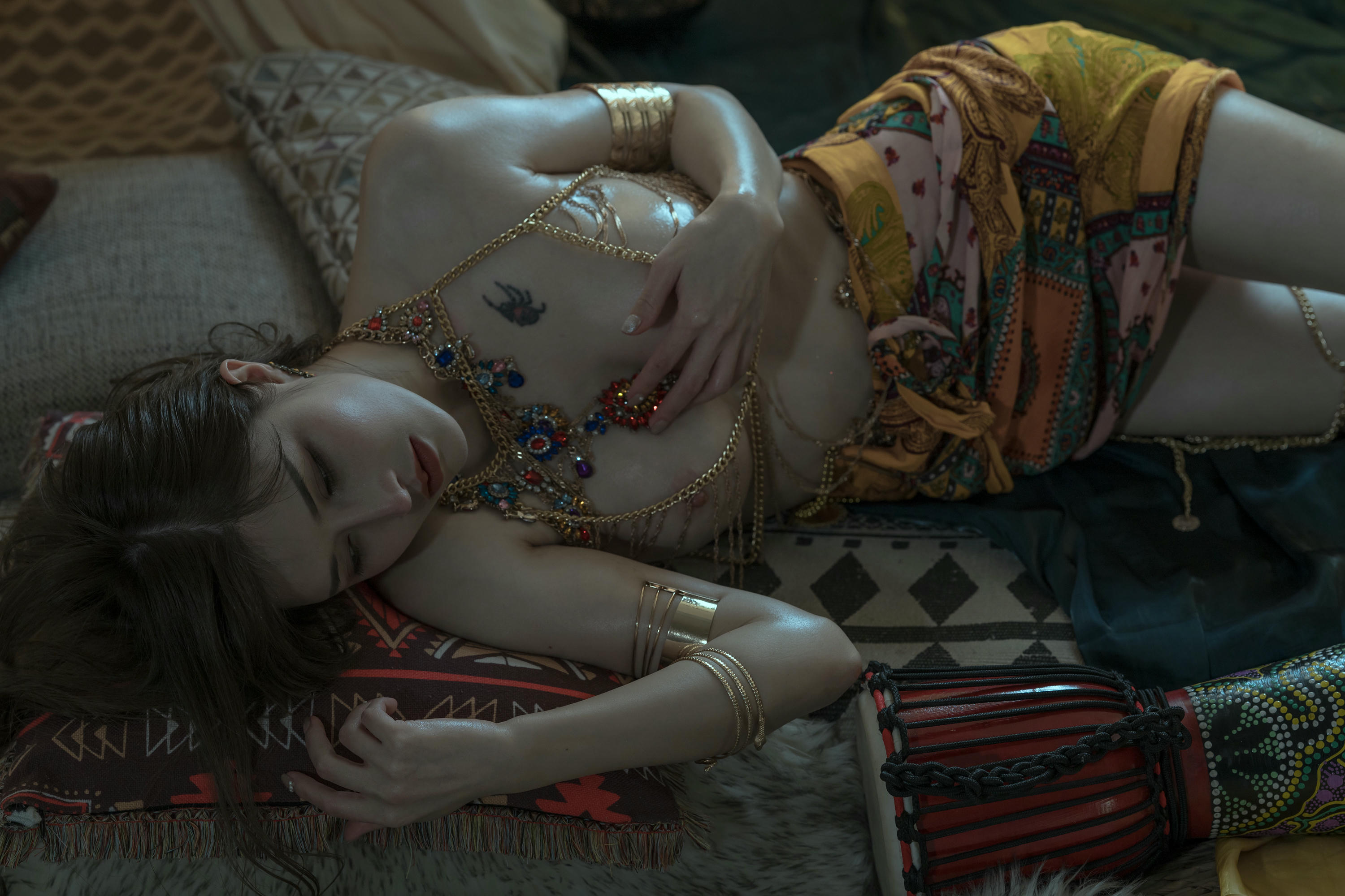 鹿八岁 NO.002 异域少女 [43P 402MB]_第1集