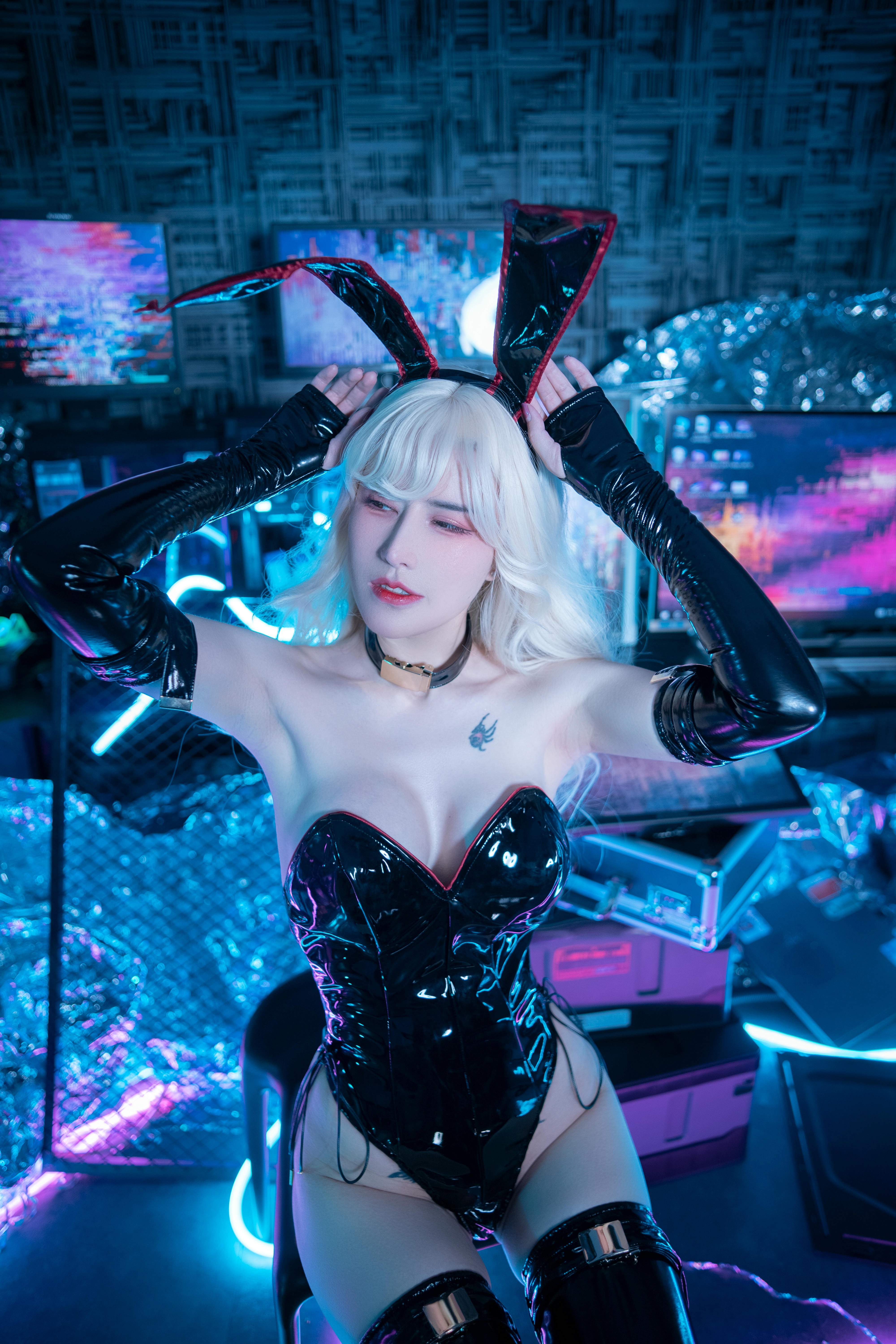 鹿八岁 NO.044 赛博朋克兔女郎 [17P-727MB]_第1集