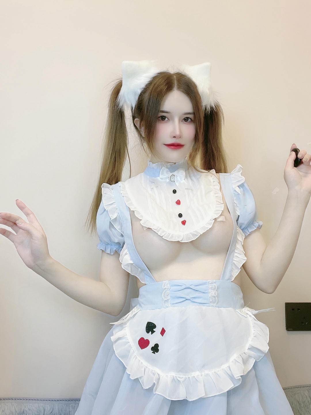 鹿八岁 NO.067 猫耳女仆[12P-1V-86.8M]_第1集