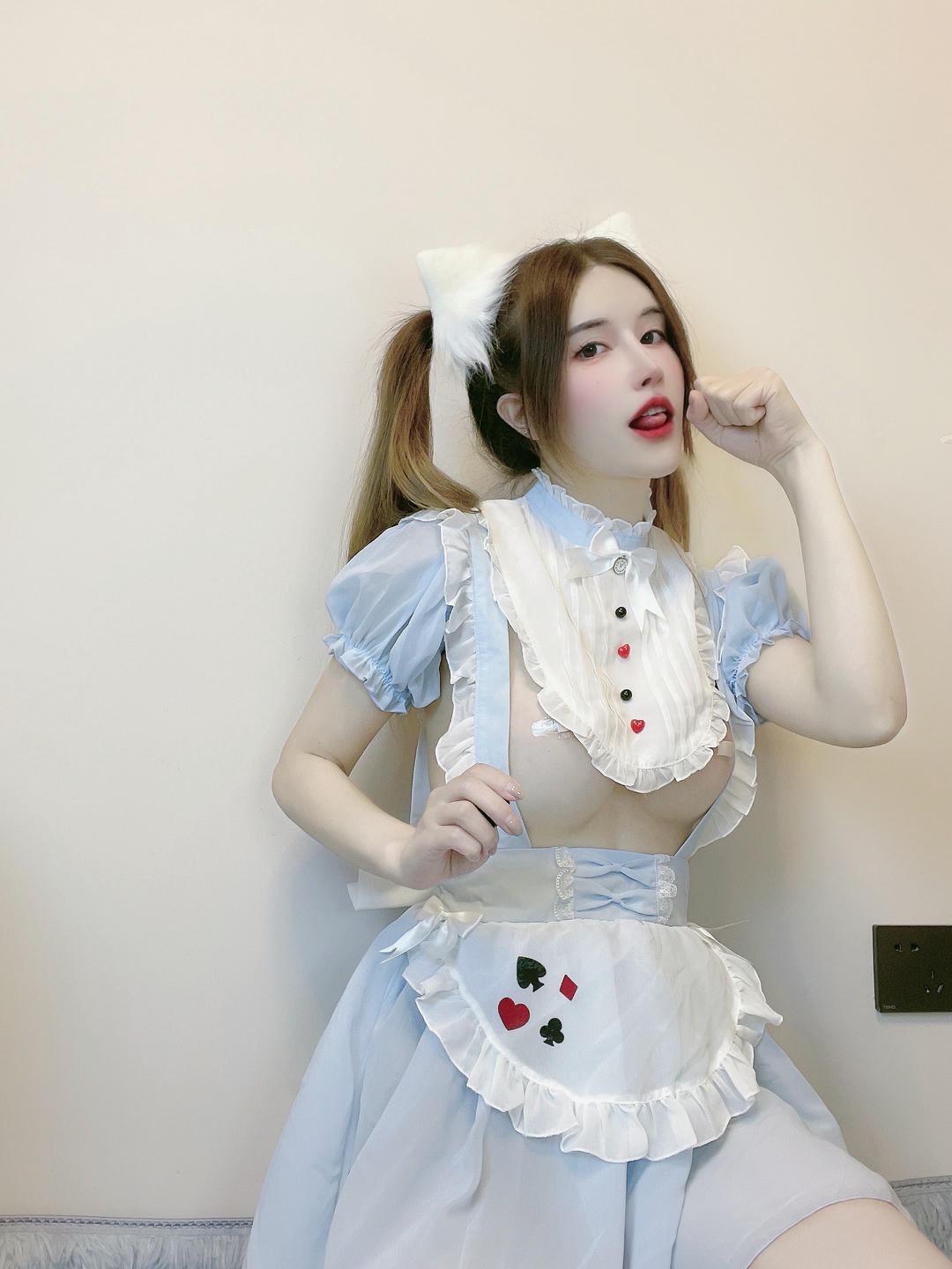 鹿八岁 NO.067 猫耳女仆[12P-1V-86.8M]_第1集