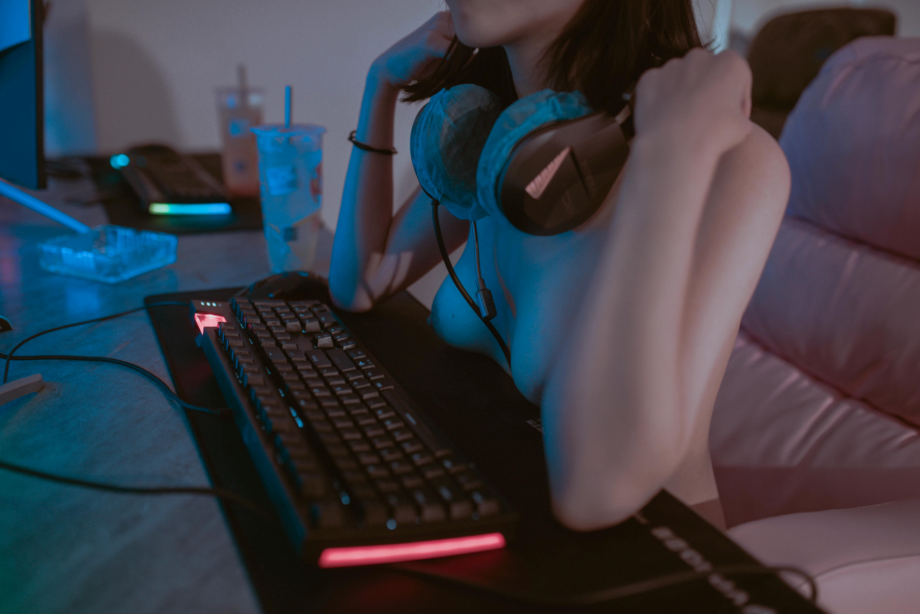 鹿初 NO.004 电竞少女 [48P 246MB]_第2集