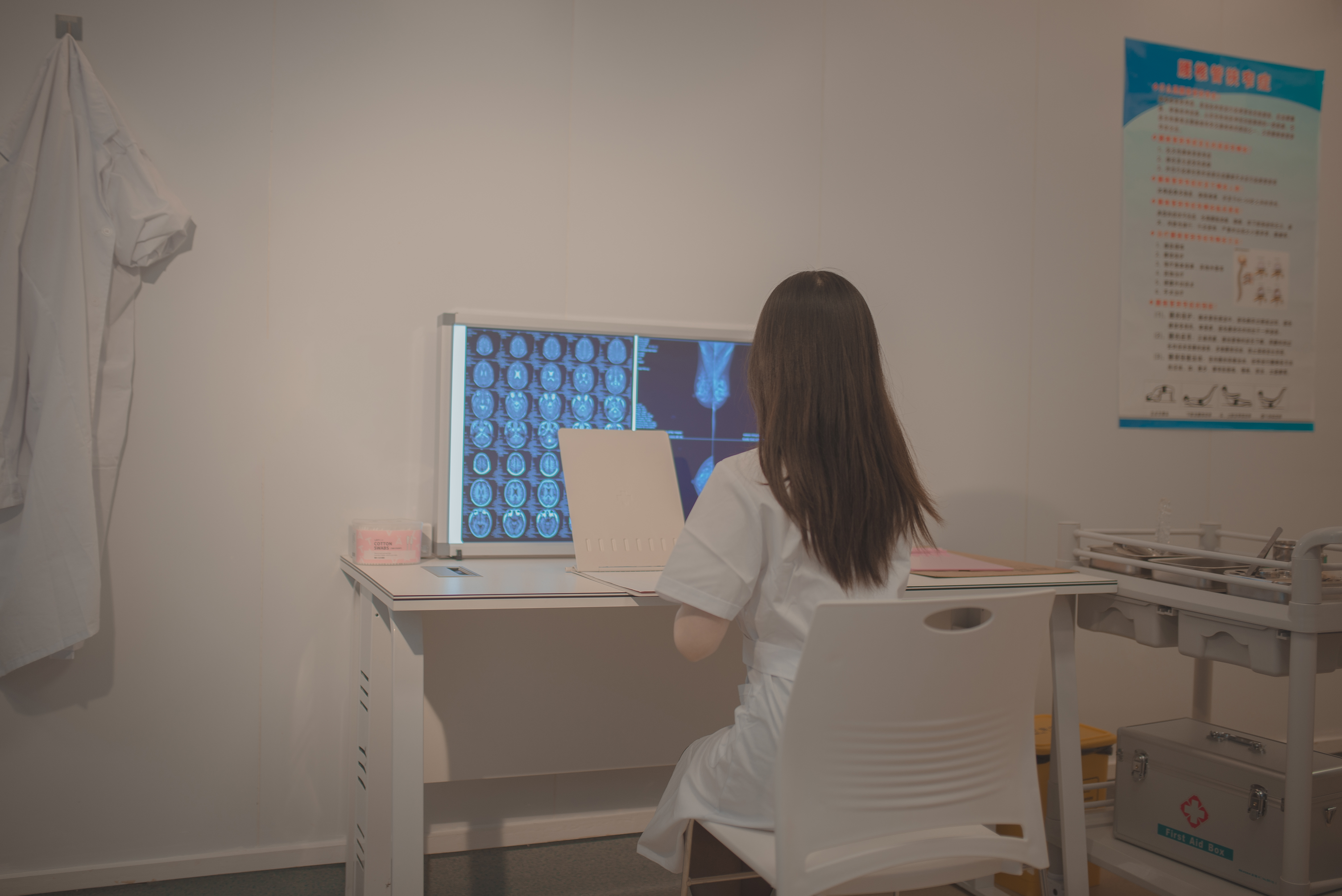 鹿初 NO.005 - 护士 [98P1V 2.19GB]_第1集