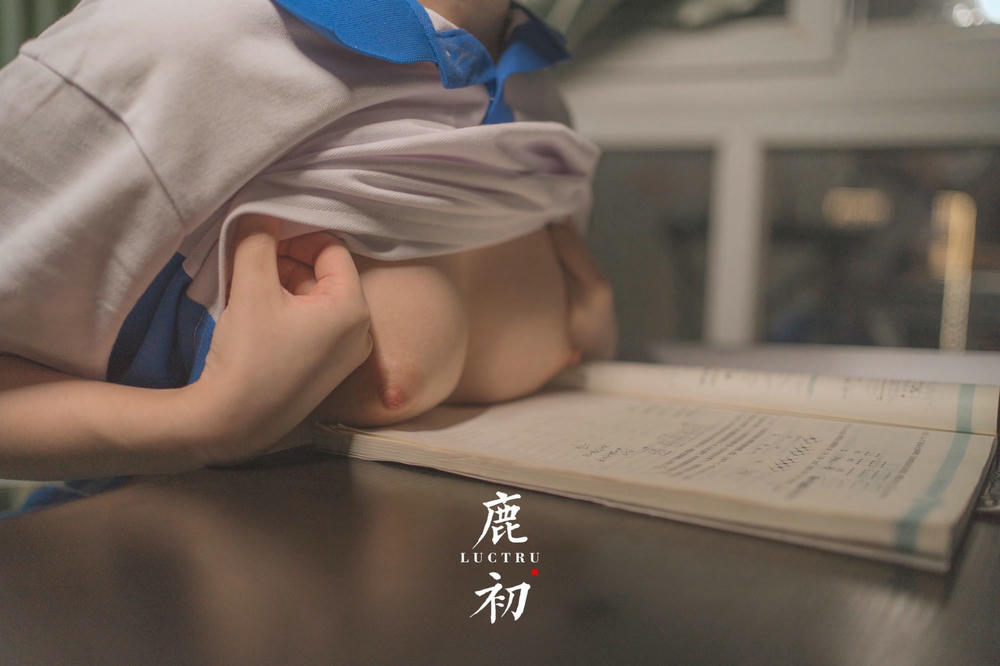 鹿初 NO.006 巨乳制服学妹 [46P-7.35MB]_第1集