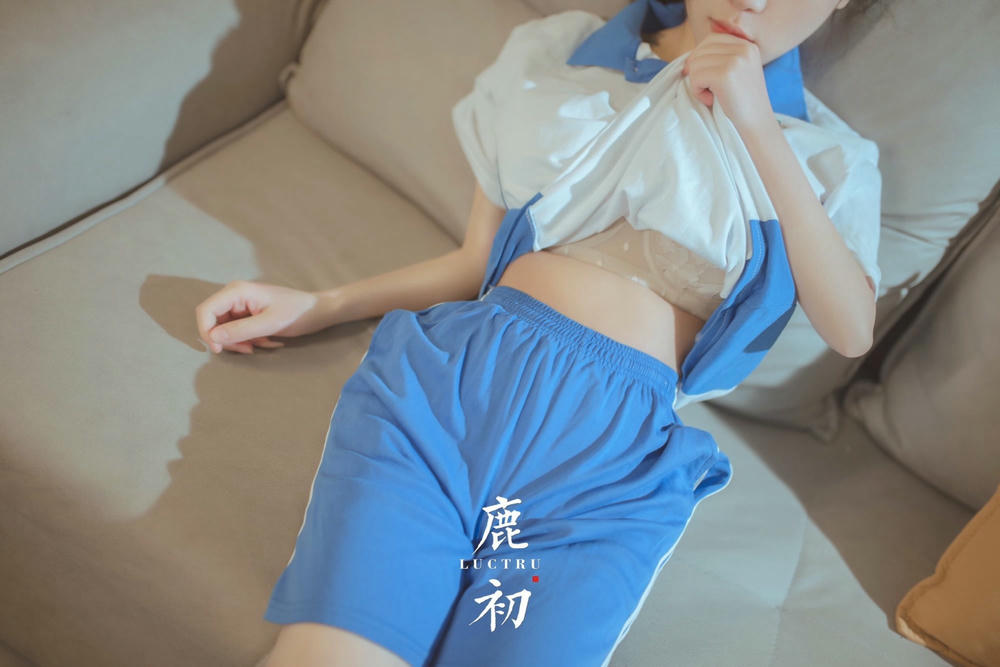 鹿初 NO.006 巨乳制服学妹 [46P-7.35MB]_第1集