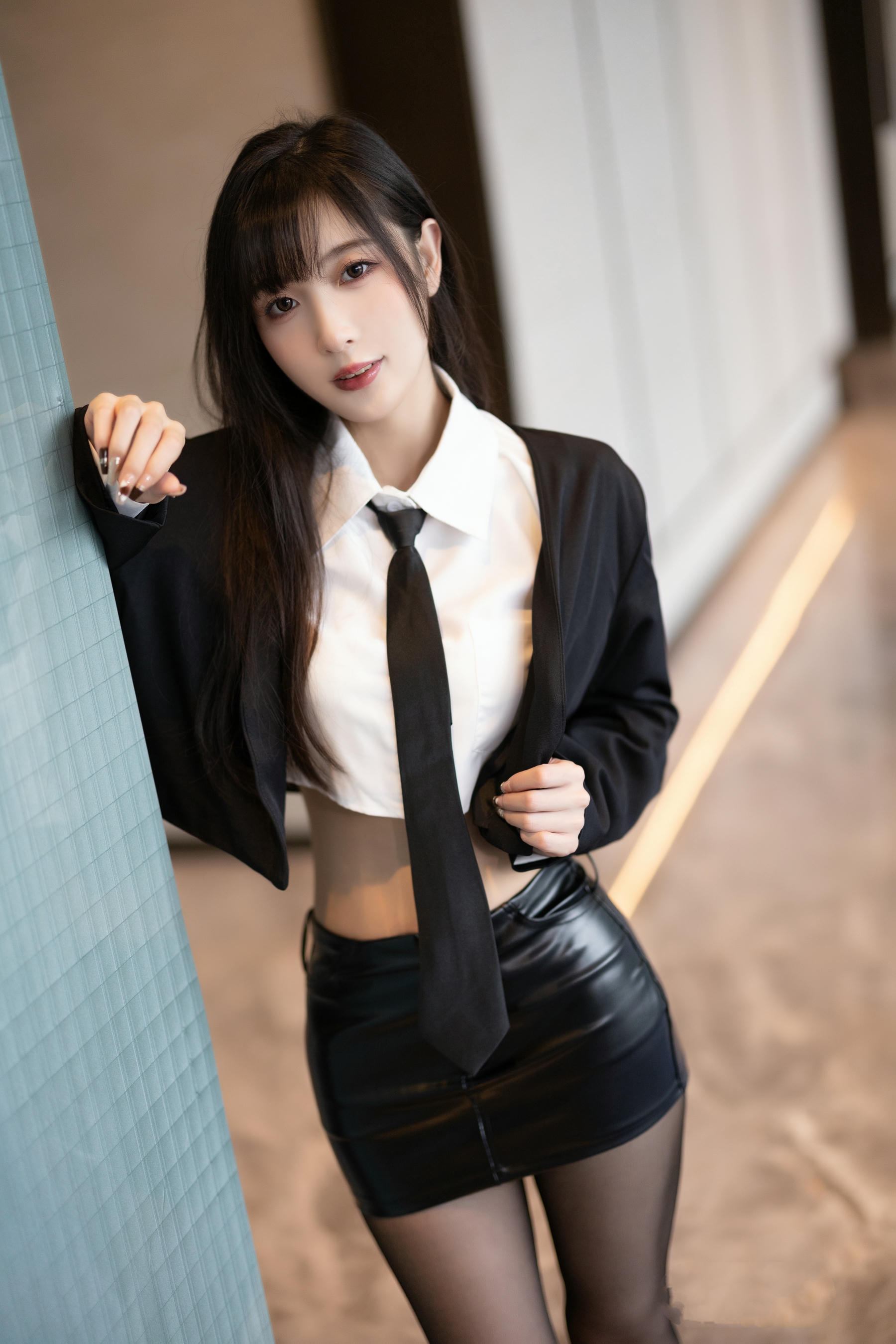 林星阑 黑丝皮裙 [112P-705MB]_第1集