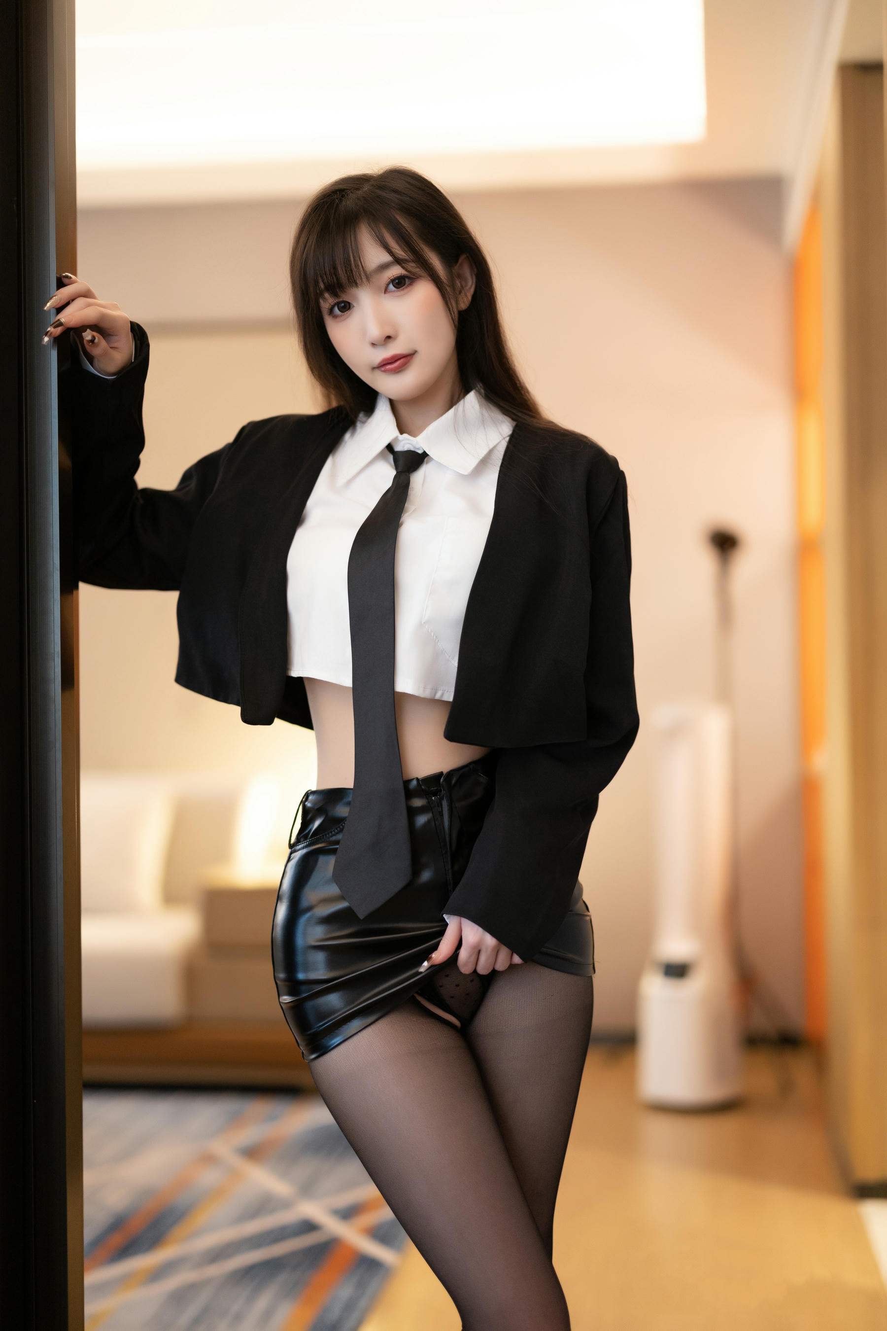 林星阑 黑丝皮裙 [112P-705MB]_第1集