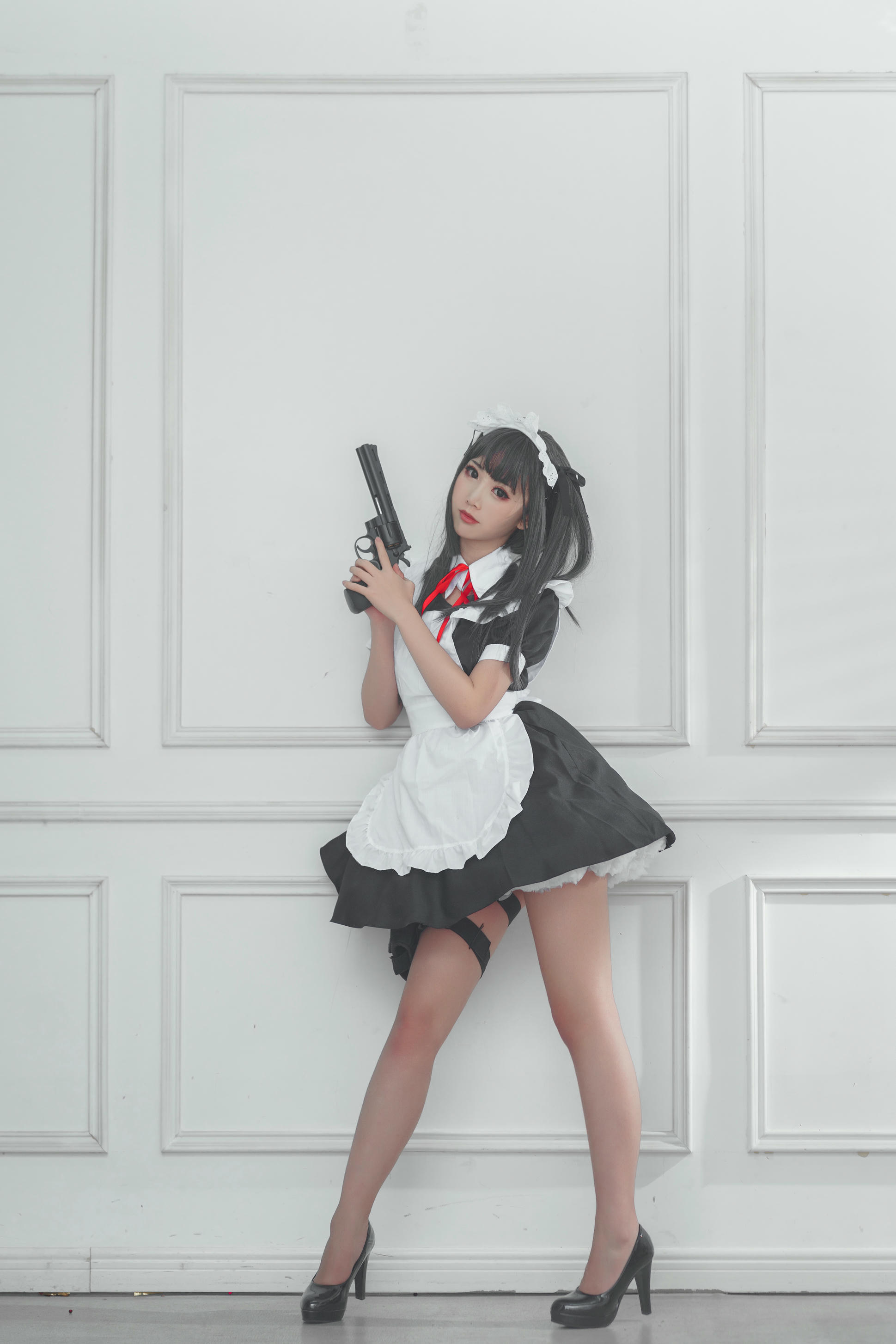 Coser面饼仙儿 NO.067 左轮女仆 [15P-124MB]_第1集