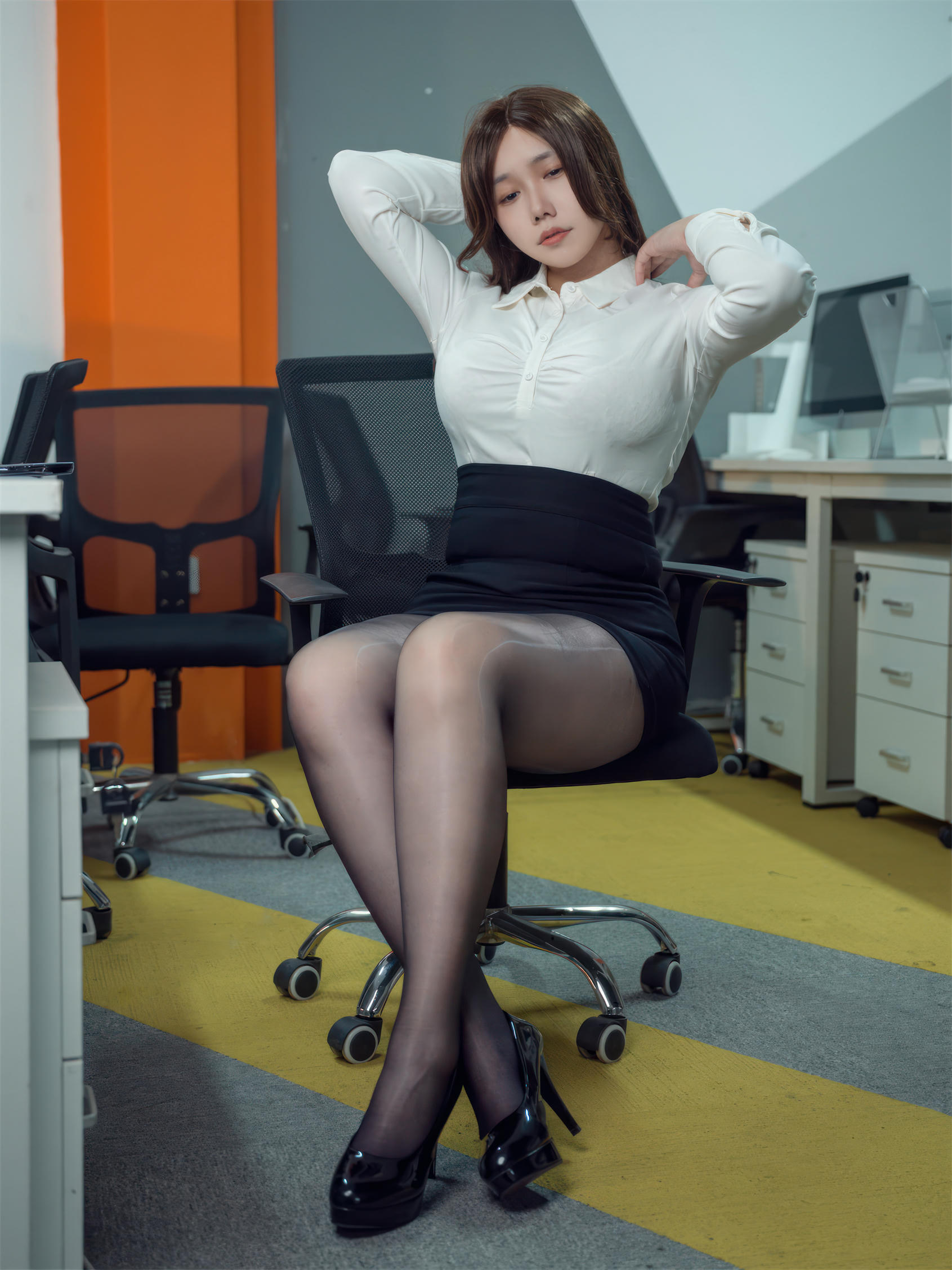 麻花酱 NO.072 OL白衬衫姐姐 [40P1V-213MB]_第1集