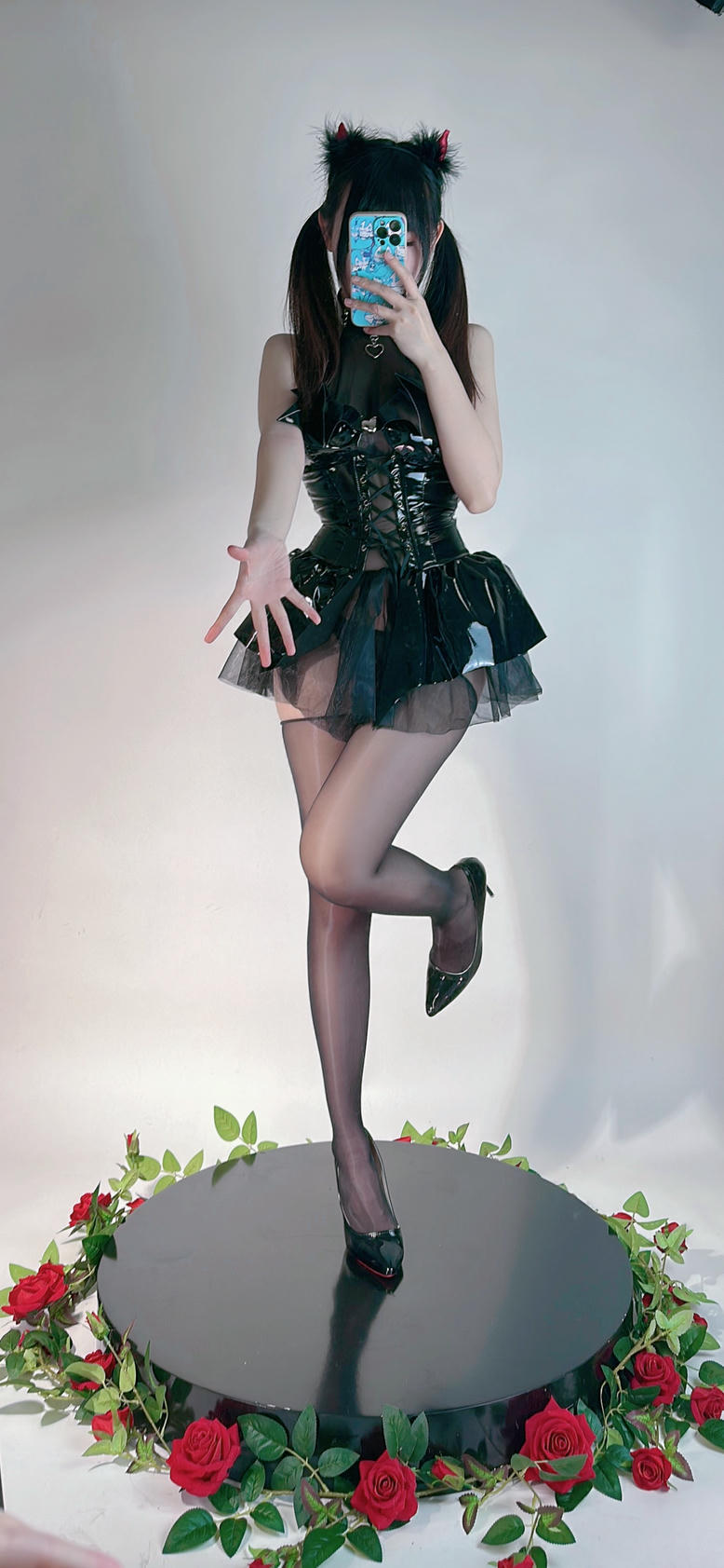 miko酱ww NO.056 小小恶魔 29P [29P-97.96 MB]_第2集