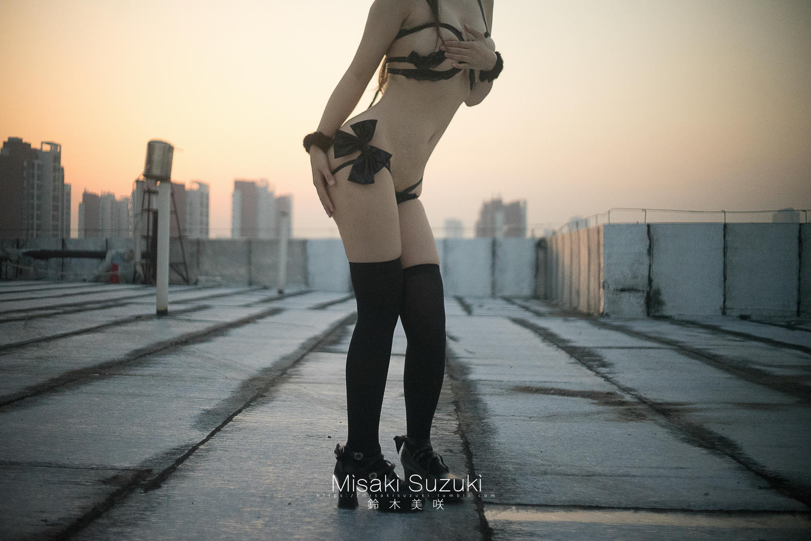 NO.254 铃木美咲(Misaki Suzuki) - 被恶魔吸引-露出！晨光下天台突然降临的诱惑少女 37P+2V_第2集