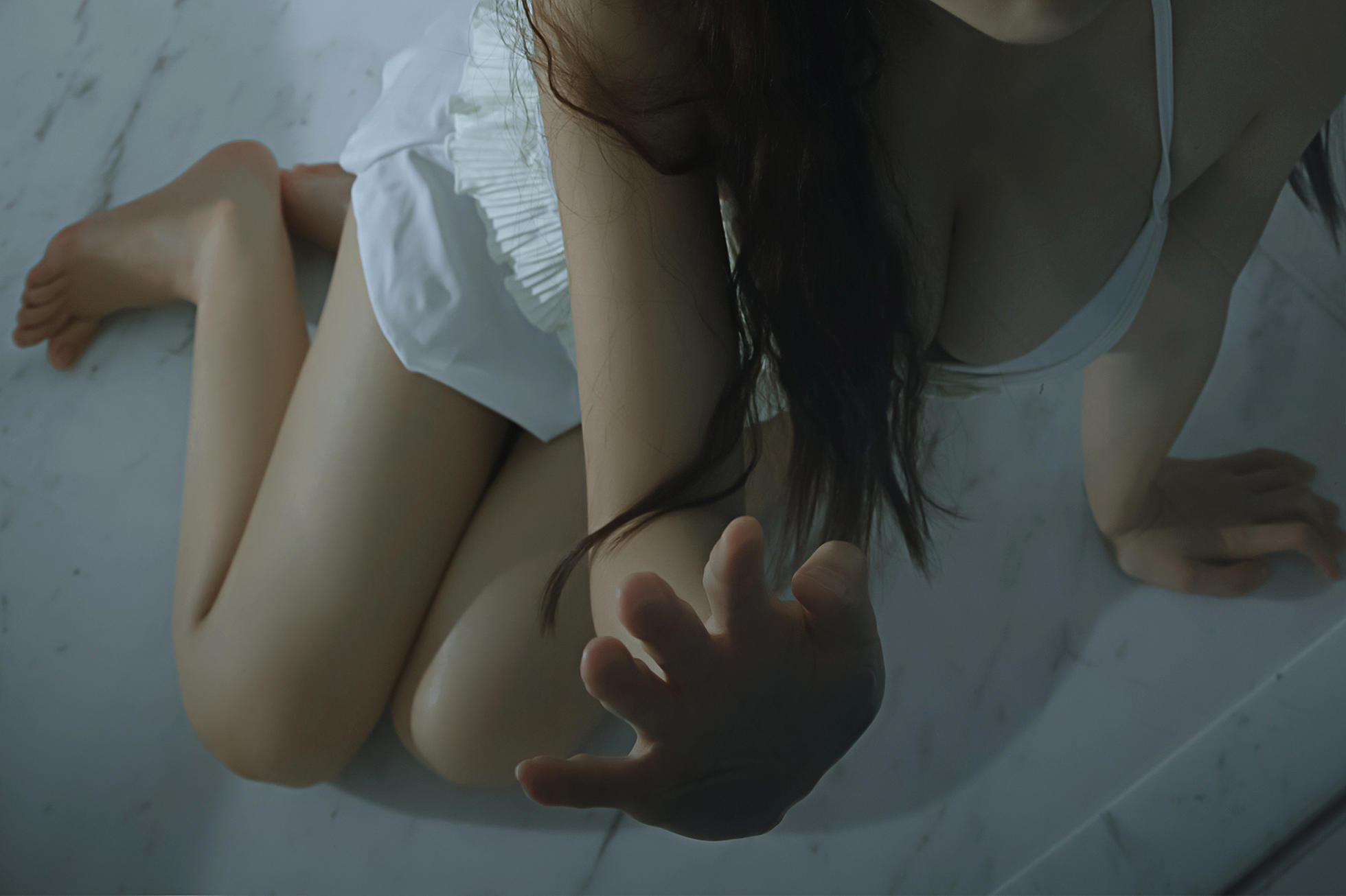 铃木美咲NO.030 软软趴在床单上 - 170130 2016的最后 42P+8V_第1集